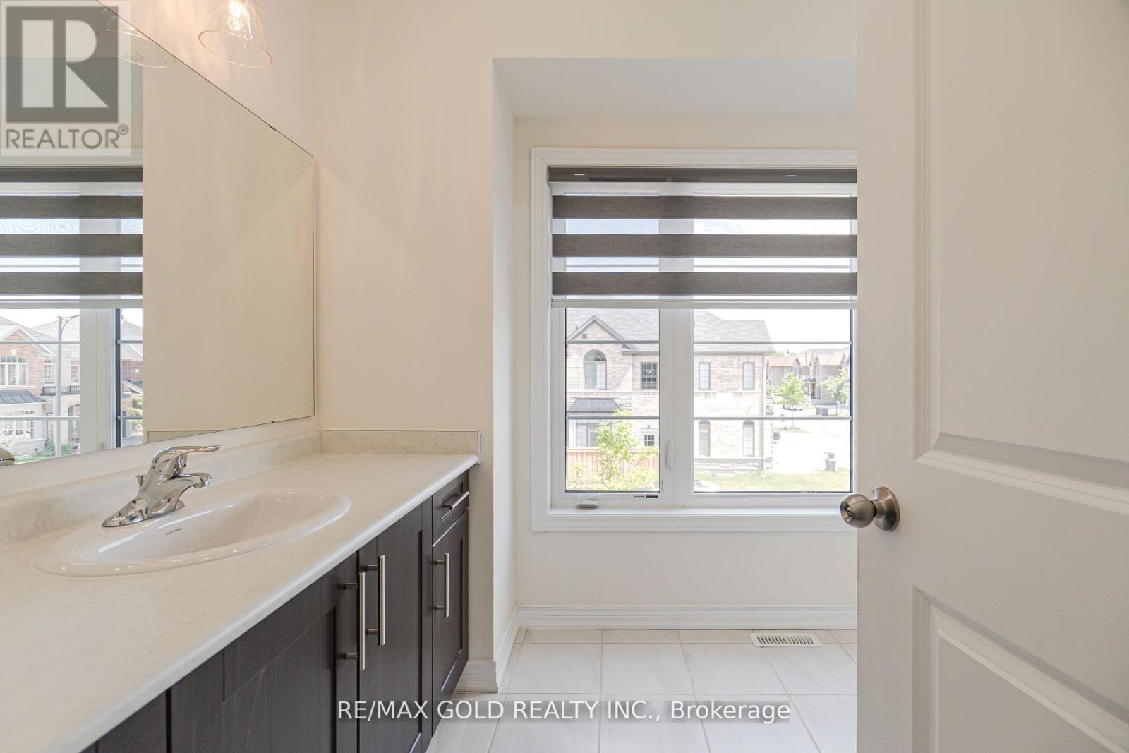 59 Cobriza Crescent, Brampton, Ontario  L7A 5A6 - Photo 29 - W12440406