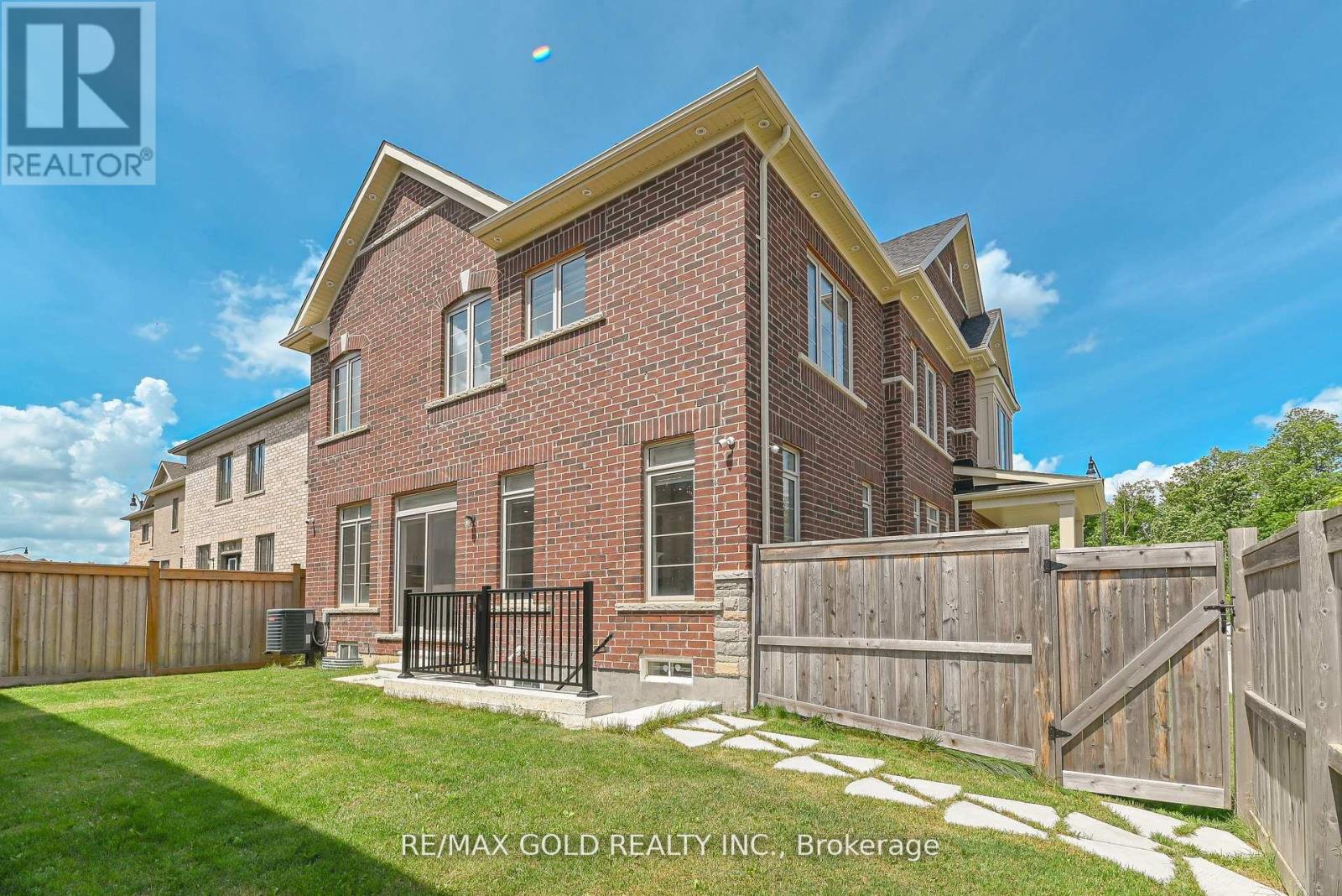 59 Cobriza Crescent, Brampton, Ontario  L7A 5A6 - Photo 42 - W12440406