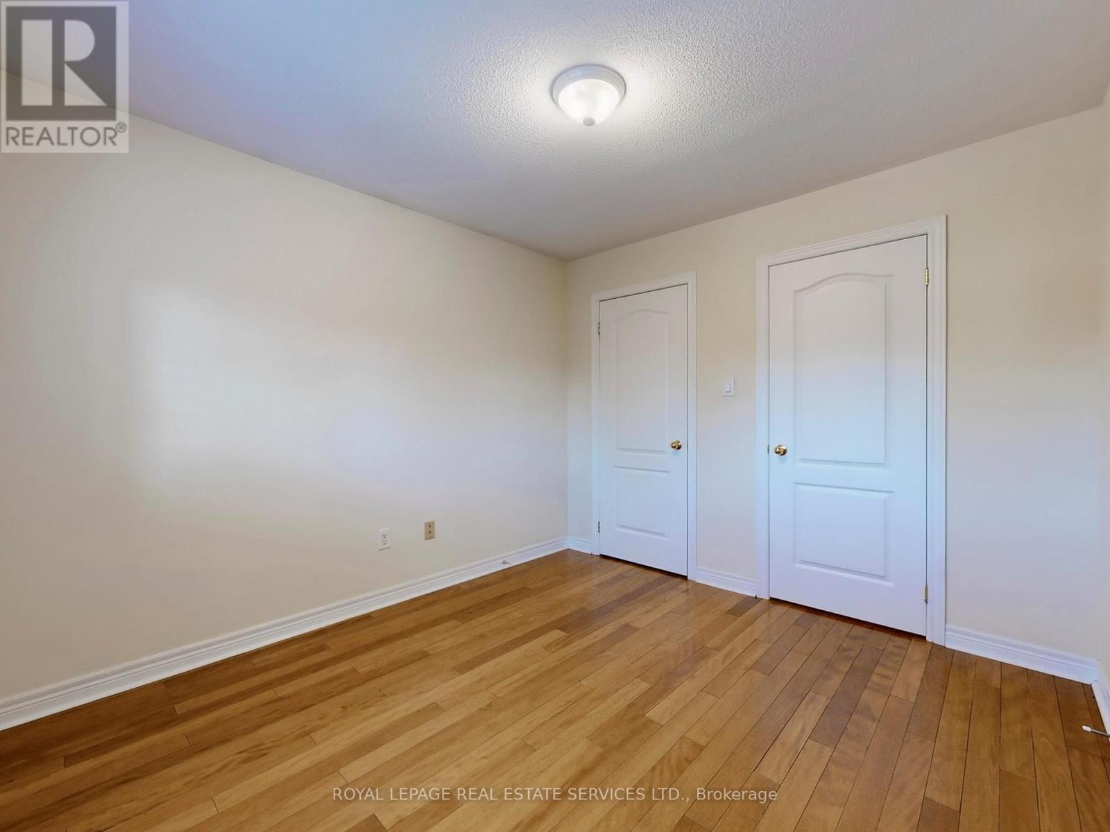 301 Mohawk Street, Oakville, Ontario  L6L 6P9 - Photo 16 - W12440407