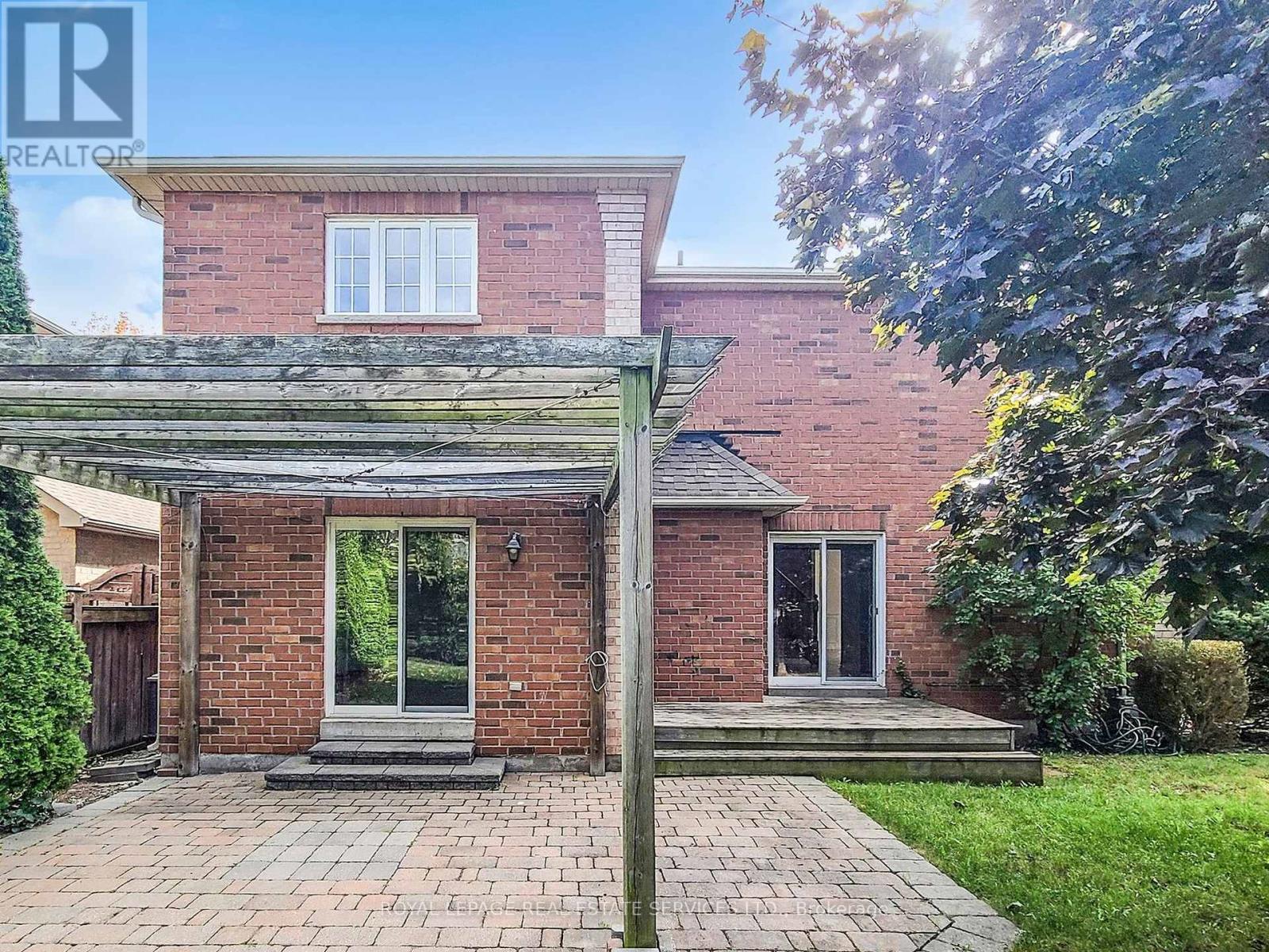 301 Mohawk Street, Oakville, Ontario  L6L 6P9 - Photo 9 - W12440407