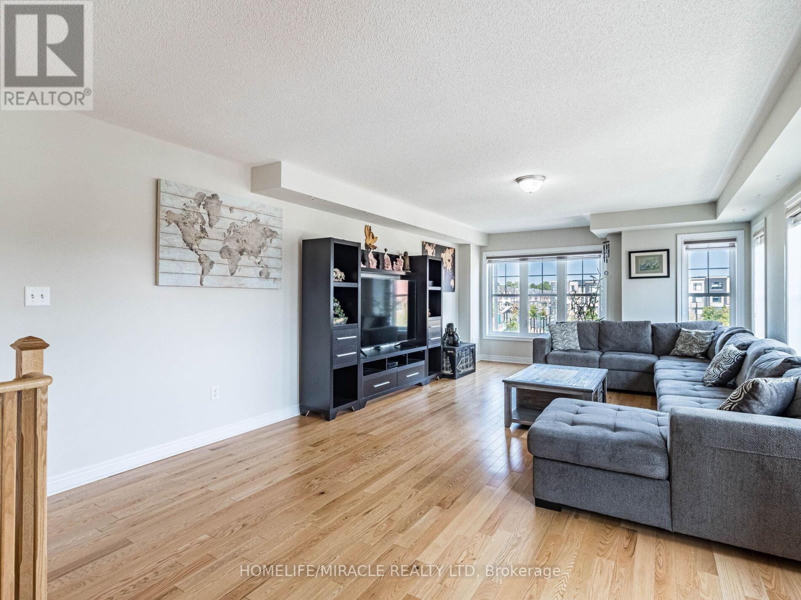 43 Finegan Circle, Brampton, Ontario  L7A 4Z7 - Photo 10 - W12440413