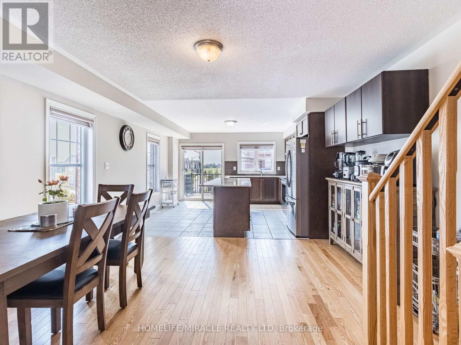 43 Finegan Circle, Brampton, Ontario  L7A 4Z7 - Photo 12 - W12440413