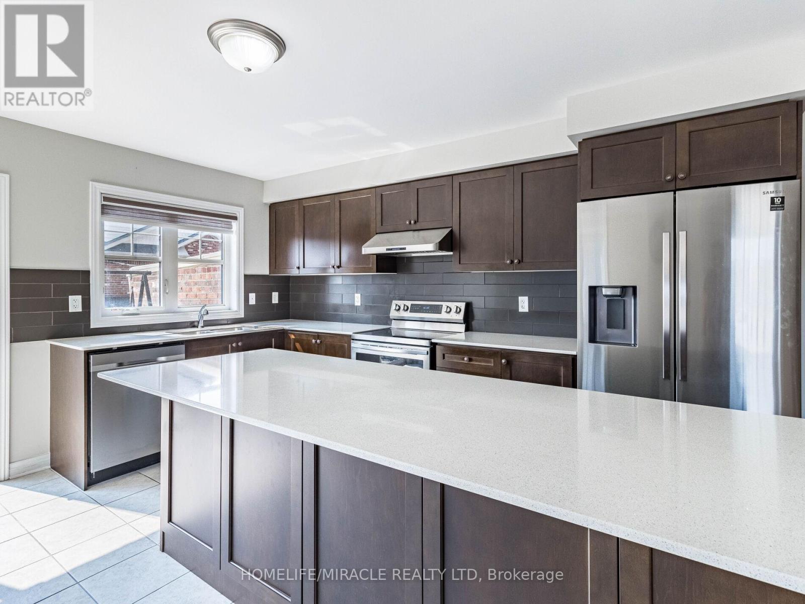 43 Finegan Circle, Brampton, Ontario  L7A 4Z7 - Photo 14 - W12440413