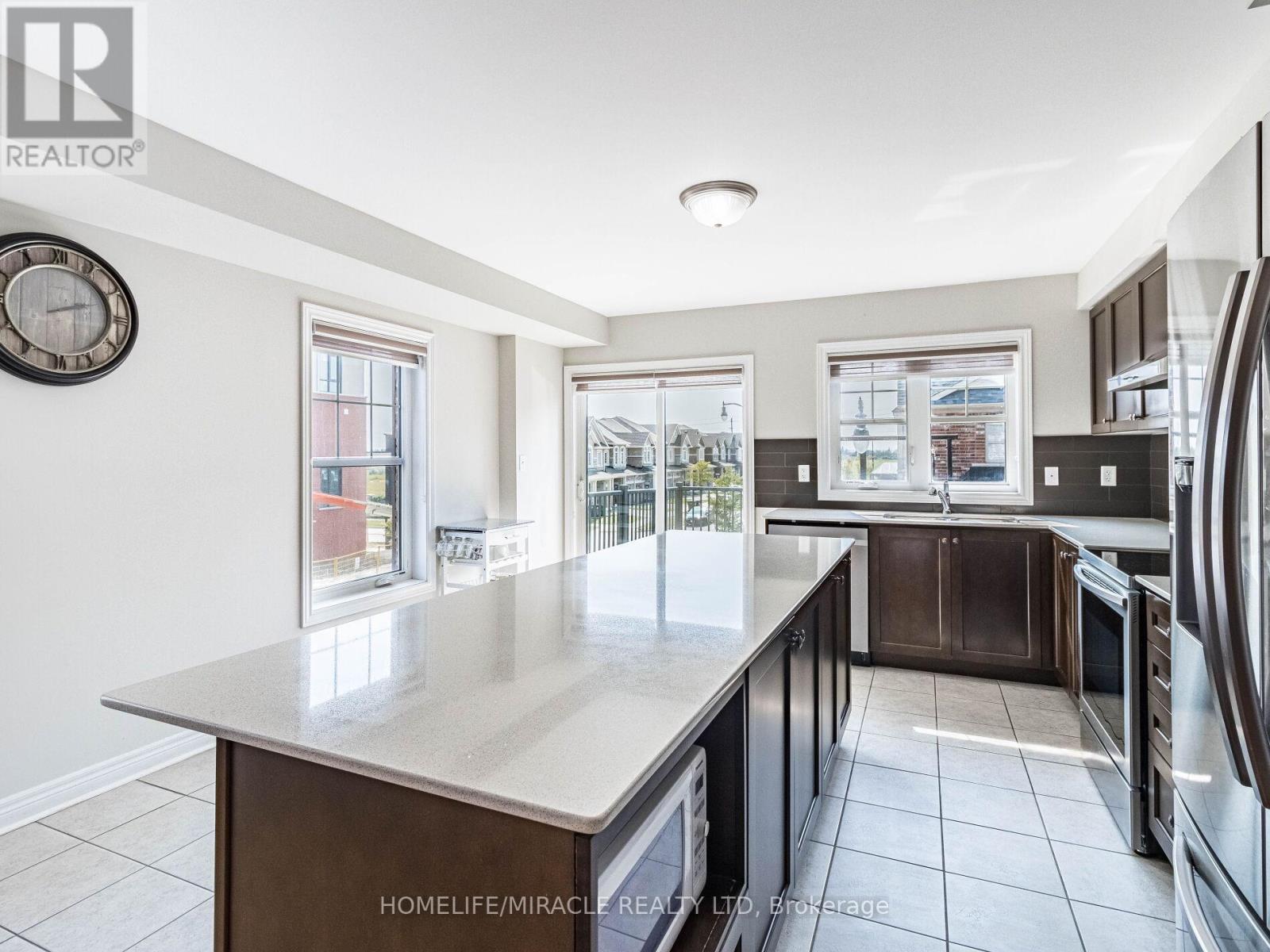 43 Finegan Circle, Brampton, Ontario  L7A 4Z7 - Photo 16 - W12440413