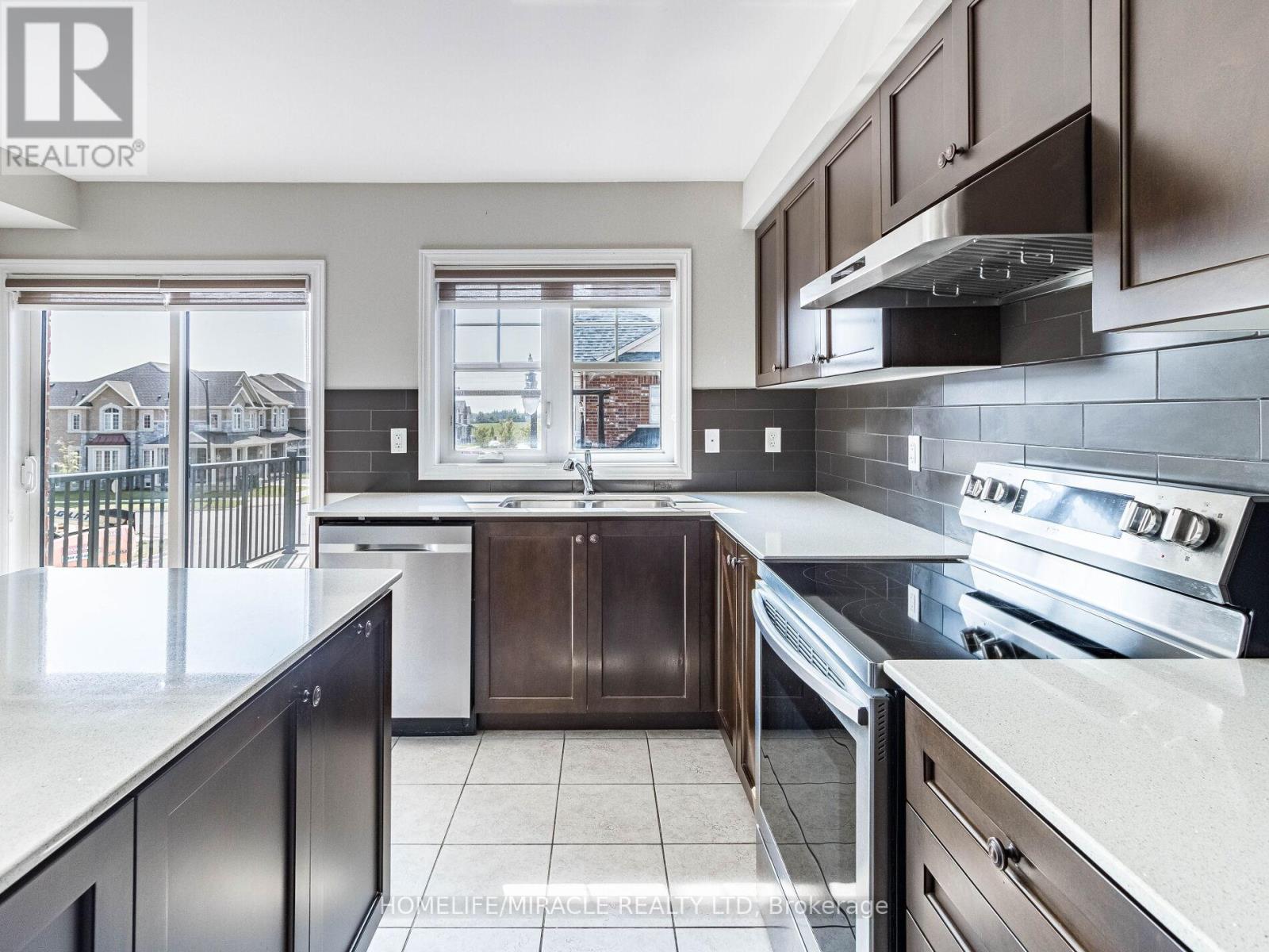 43 Finegan Circle, Brampton, Ontario  L7A 4Z7 - Photo 17 - W12440413