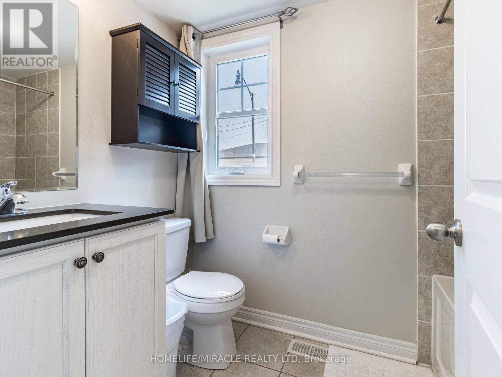 43 Finegan Circle, Brampton, Ontario  L7A 4Z7 - Photo 24 - W12440413
