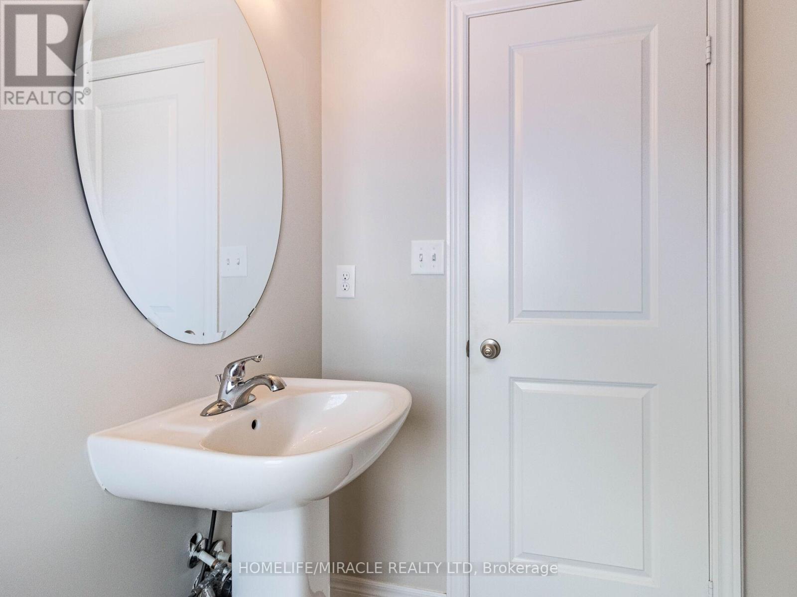 43 Finegan Circle, Brampton, Ontario  L7A 4Z7 - Photo 29 - W12440413
