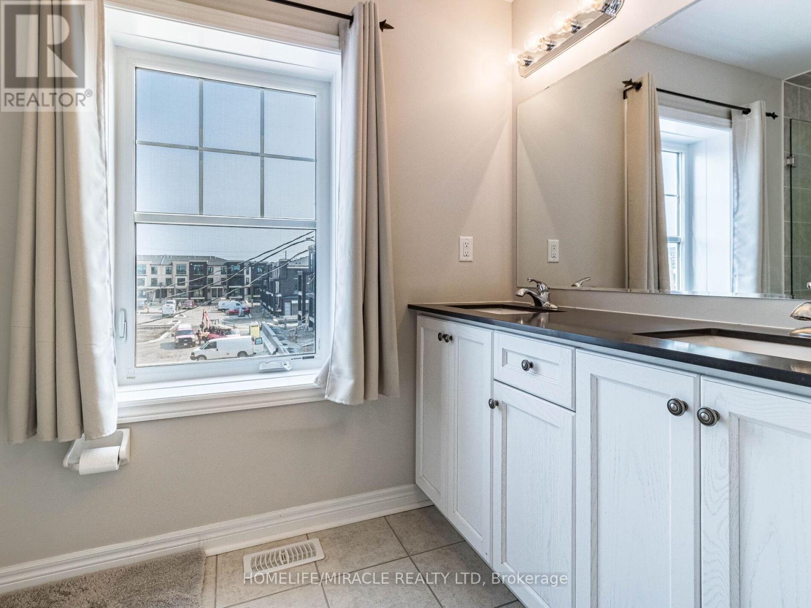 43 Finegan Circle, Brampton, Ontario  L7A 4Z7 - Photo 37 - W12440413