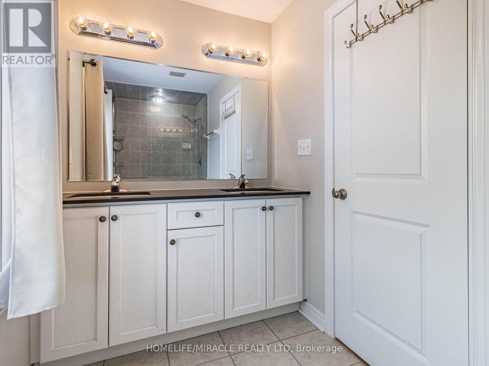 43 Finegan Circle, Brampton, Ontario  L7A 4Z7 - Photo 39 - W12440413