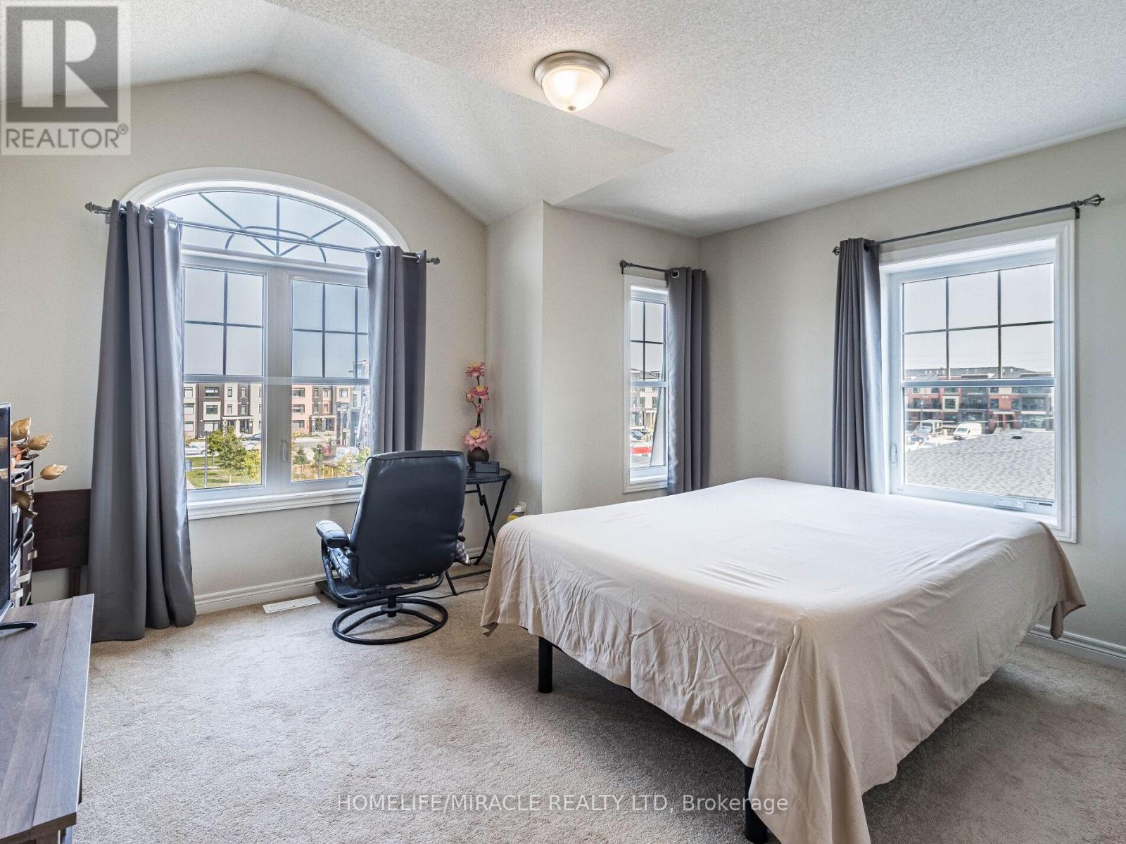 43 Finegan Circle, Brampton, Ontario  L7A 4Z7 - Photo 42 - W12440413