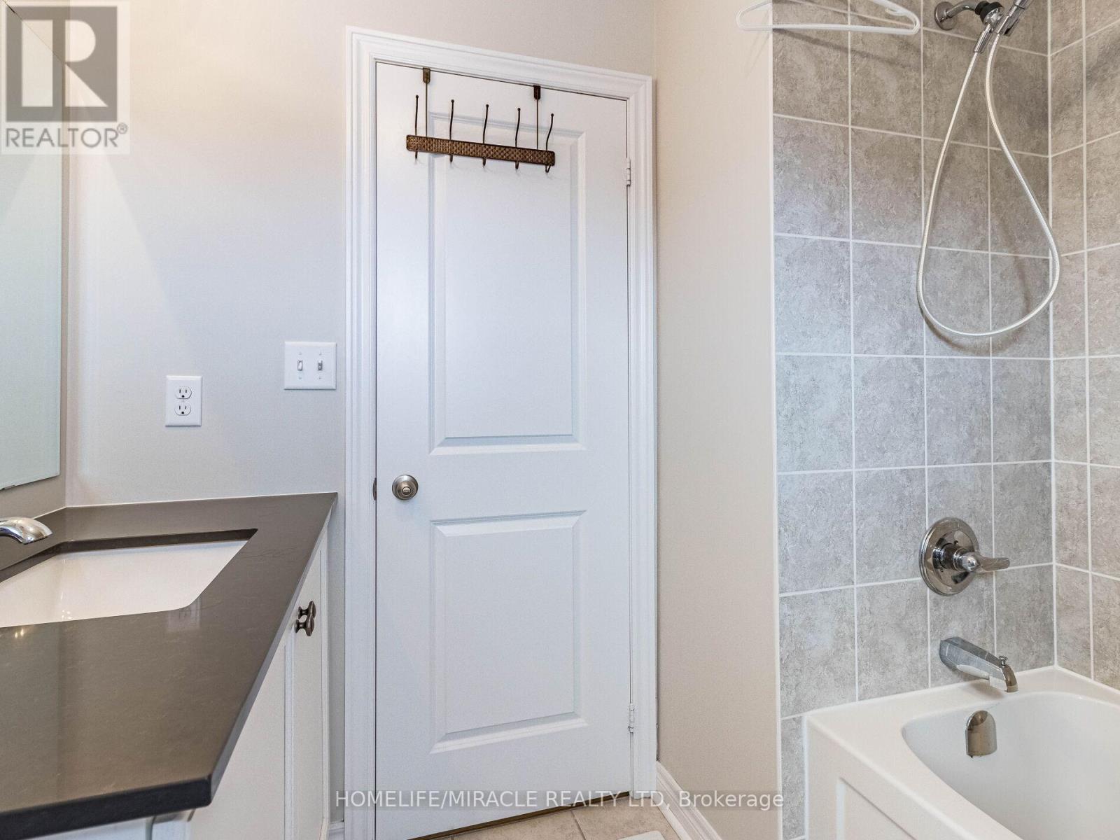 43 Finegan Circle, Brampton, Ontario  L7A 4Z7 - Photo 46 - W12440413