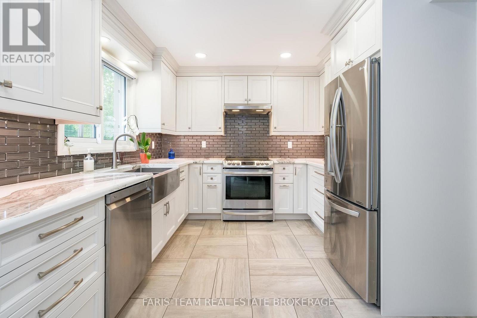 68 Marilyn Street, Caledon, Ontario  L7C 1H5 - Photo 8 - W12440446