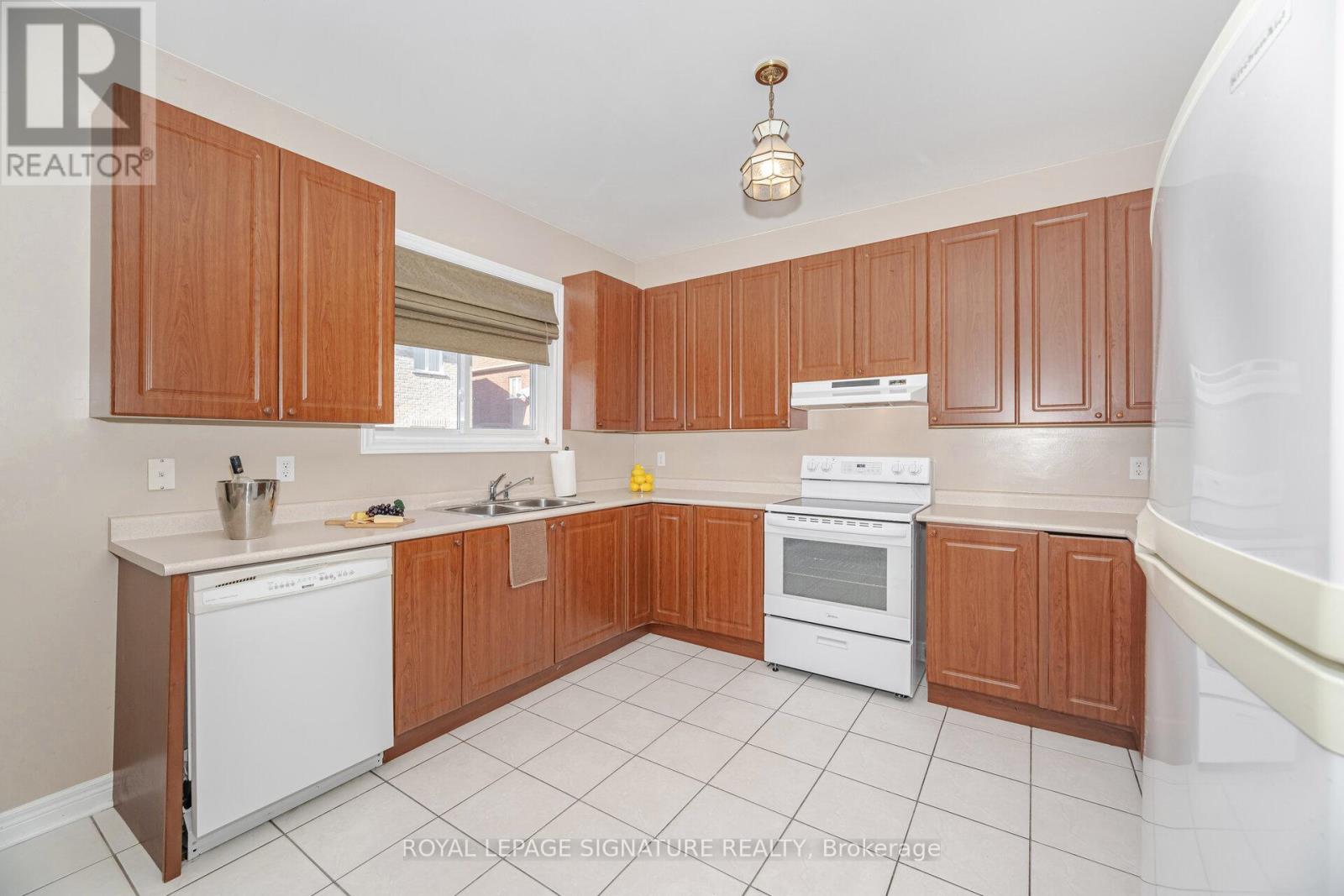 10 Banks Drive, Brampton, Ontario  L6P 1C7 - Photo 14 - W12440460