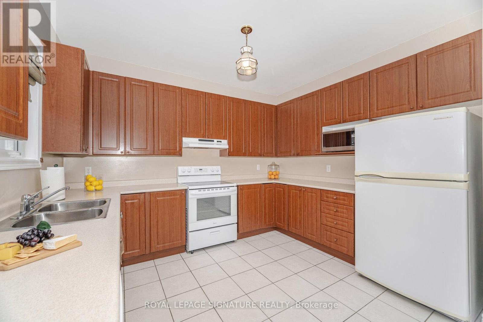 10 Banks Drive, Brampton, Ontario  L6P 1C7 - Photo 15 - W12440460