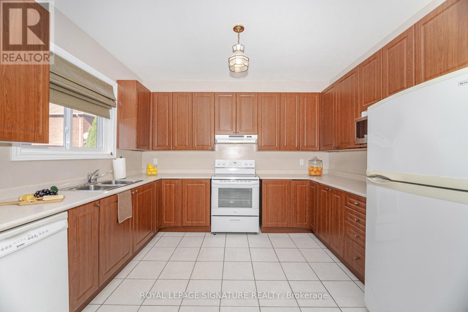 10 Banks Drive, Brampton, Ontario  L6P 1C7 - Photo 16 - W12440460