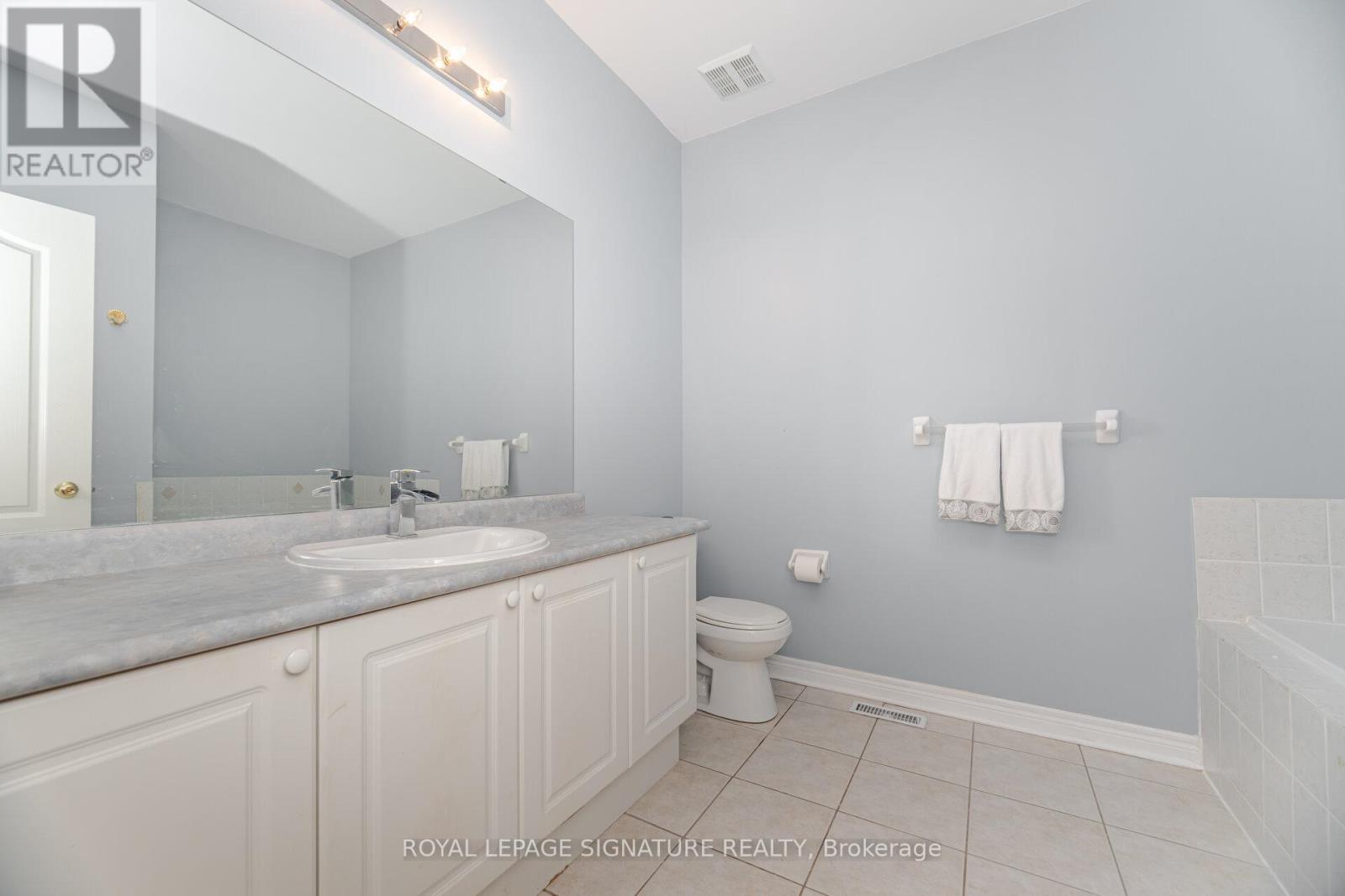 10 Banks Drive, Brampton, Ontario  L6P 1C7 - Photo 21 - W12440460