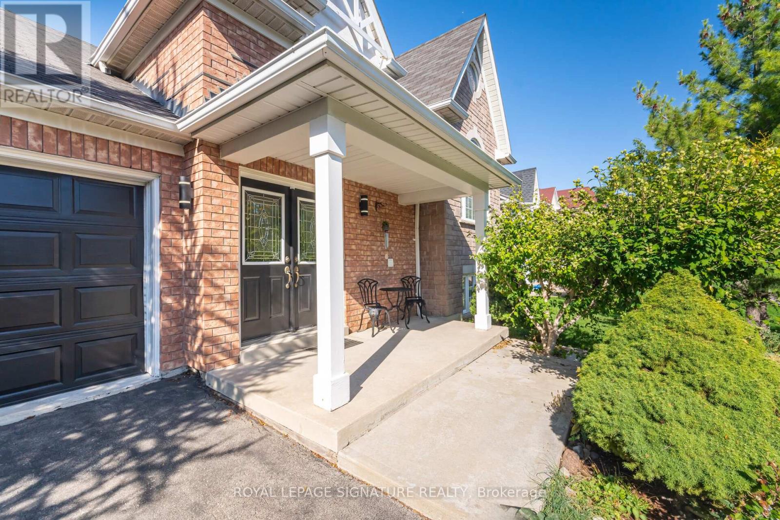 10 Banks Drive, Brampton, Ontario  L6P 1C7 - Photo 4 - W12440460