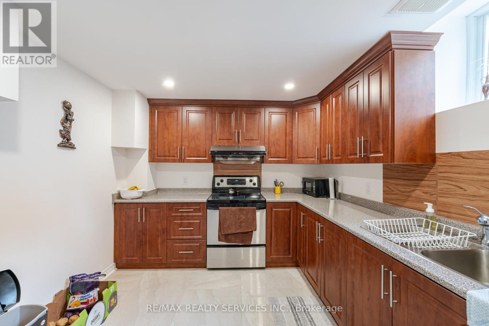 17 Regis Circle, Brampton, Ontario  L6P 1Z4 - Photo 32 - W12440467
