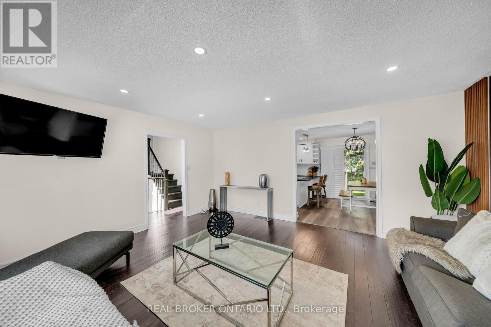 5 Orsi Road, Caledon, Ontario  L7C 1K9 - Photo 7 - W12440471