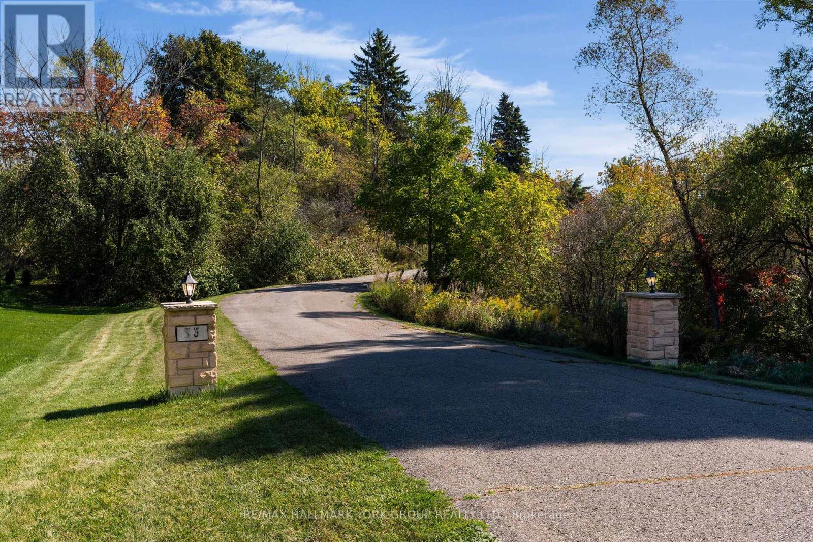 33 Matson Drive, Caledon, Ontario  L7E 0A9 - Photo 2 - W12440479