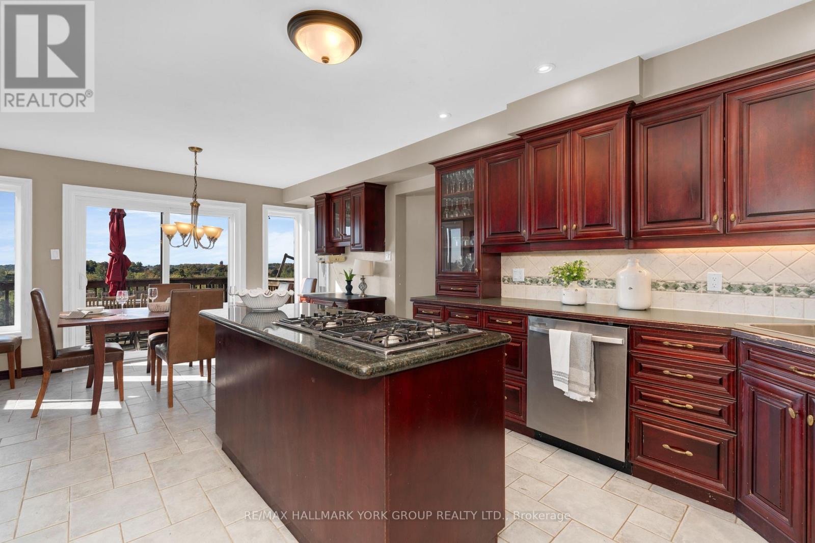 33 Matson Drive, Caledon, Ontario  L7E 0A9 - Photo 9 - W12440479