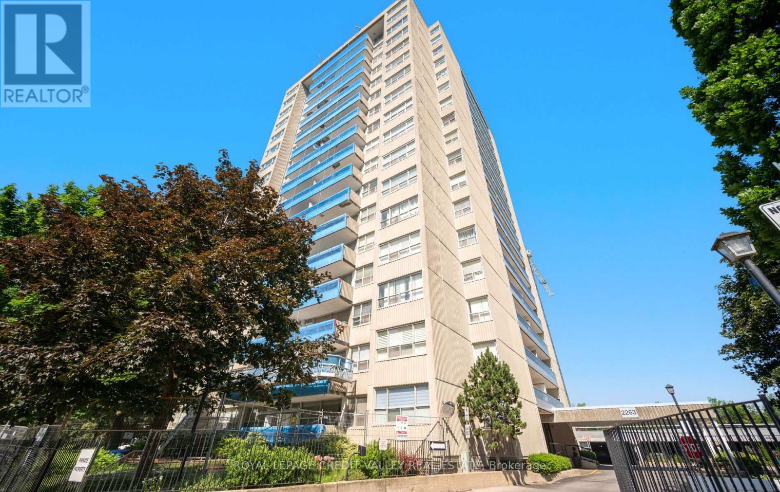 601 - 2263 Marine Drive, Oakville, Ontario  L6L 5K1 - Photo 2 - W12440487