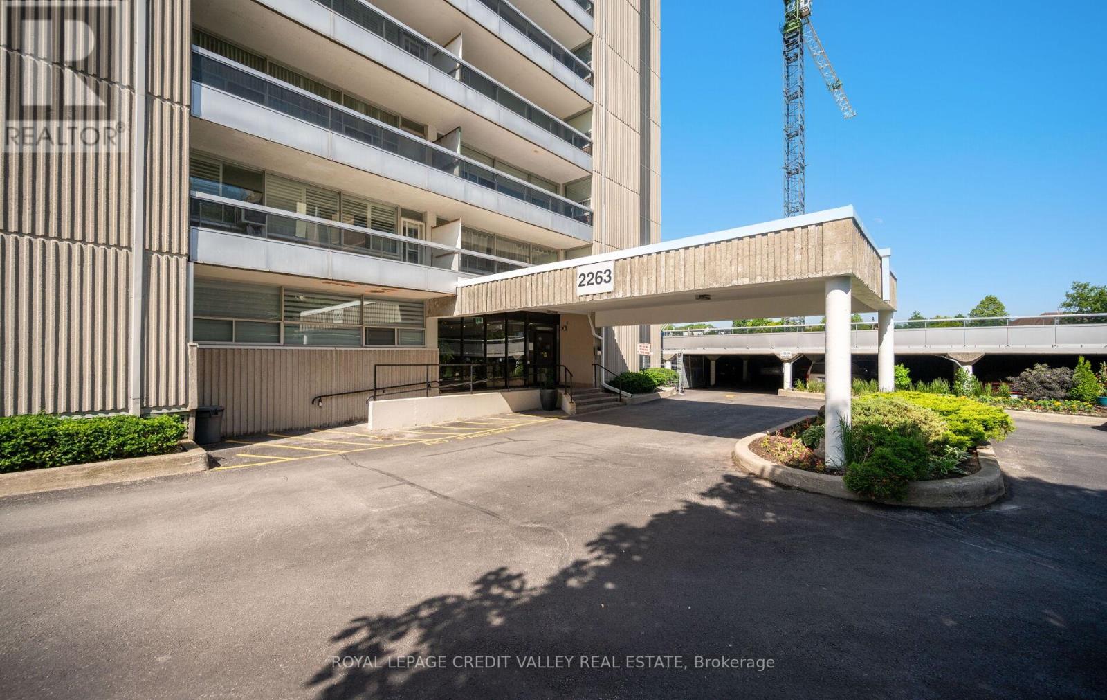 601 - 2263 Marine Drive, Oakville, Ontario  L6L 5K1 - Photo 3 - W12440487