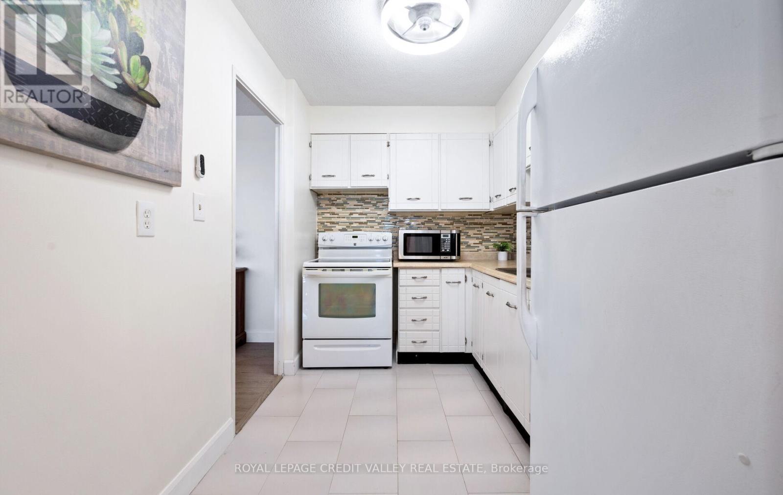 601 - 2263 Marine Drive, Oakville, Ontario  L6L 5K1 - Photo 31 - W12440487