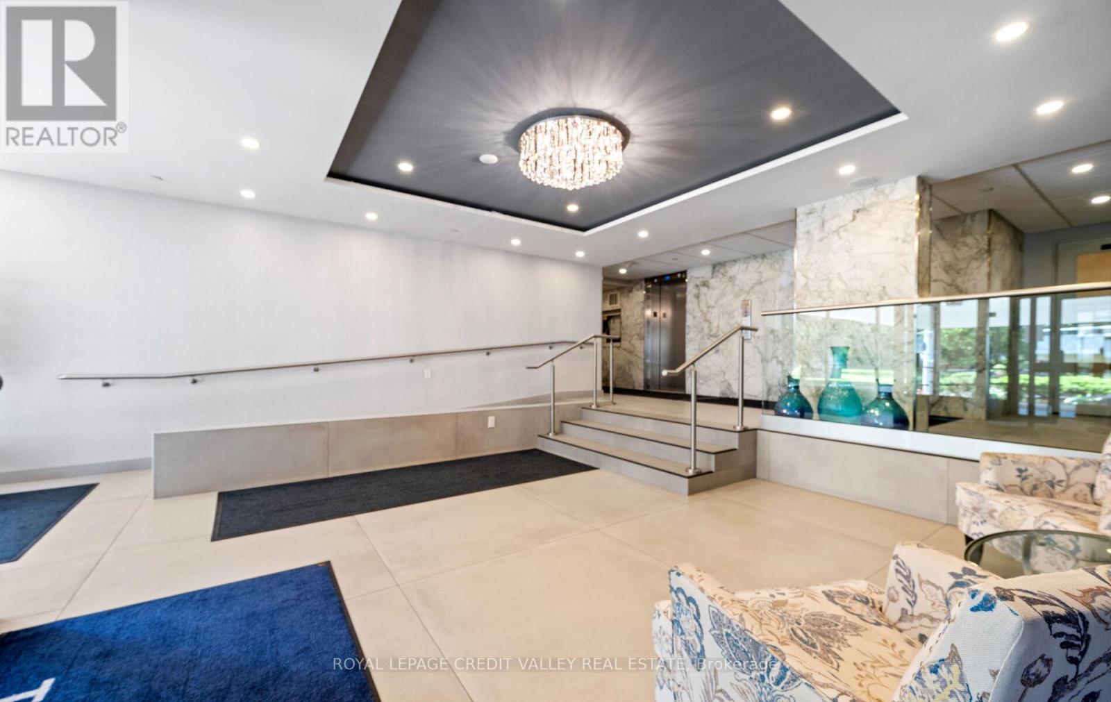601 - 2263 Marine Drive, Oakville, Ontario  L6L 5K1 - Photo 5 - W12440487