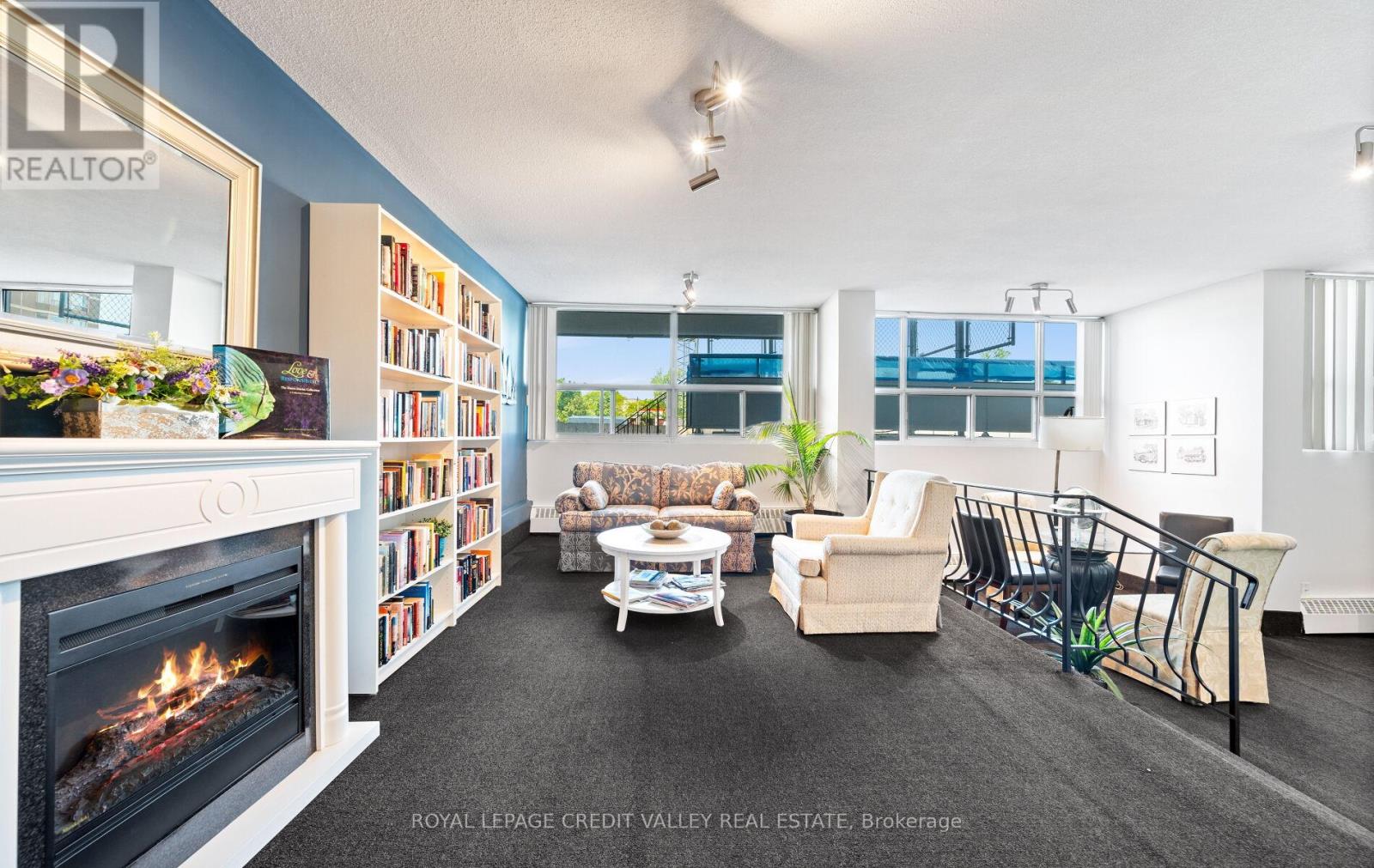 601 - 2263 Marine Drive, Oakville, Ontario  L6L 5K1 - Photo 8 - W12440487