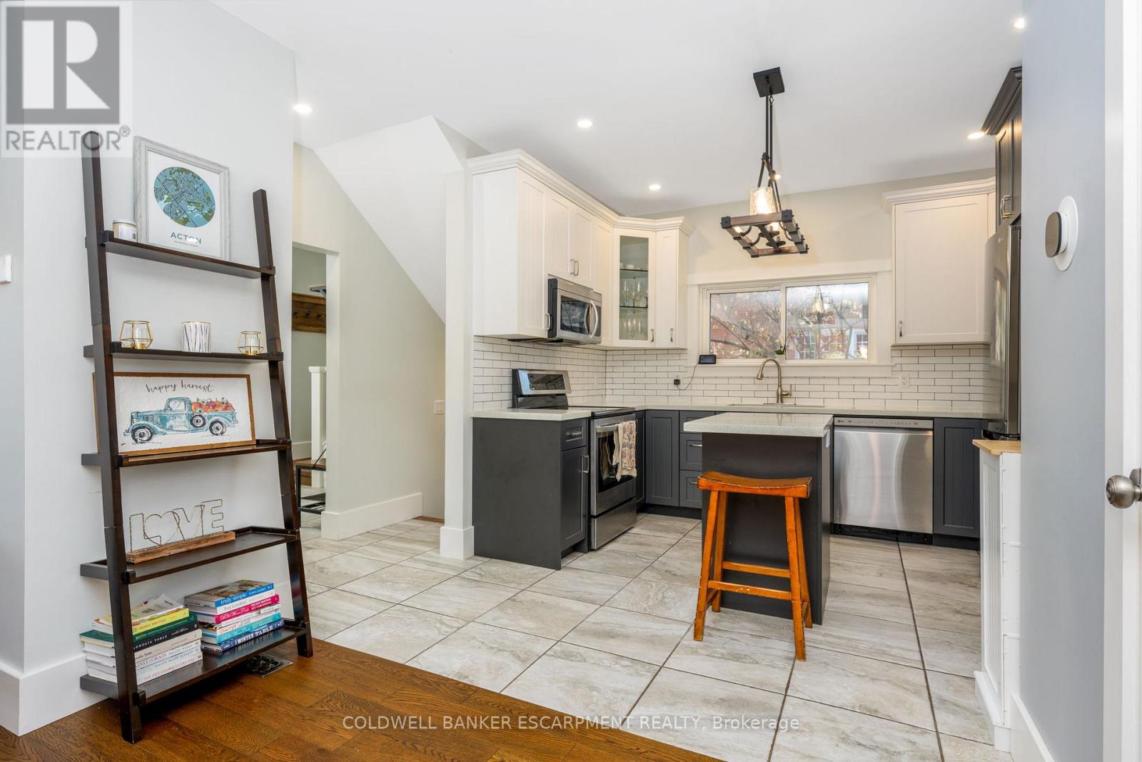 13 Wilbur Street, Halton Hills, Ontario  L7J 2C3 - Photo 10 - W12440500