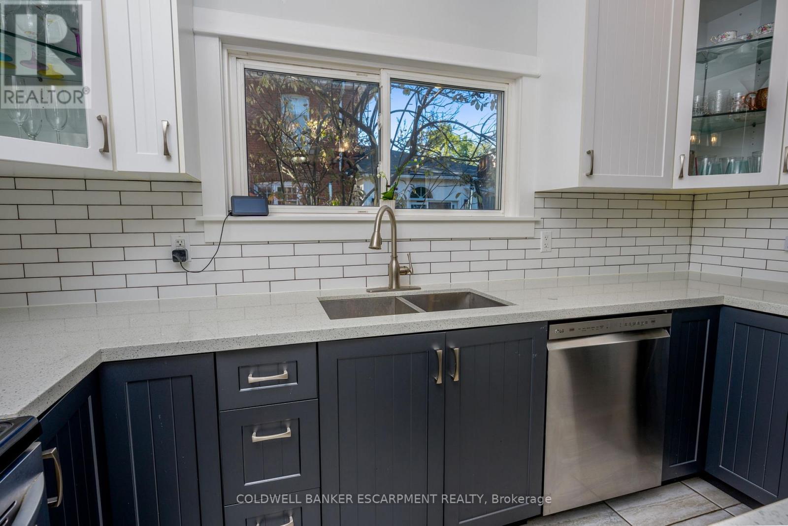 13 Wilbur Street, Halton Hills, Ontario  L7J 2C3 - Photo 12 - W12440500