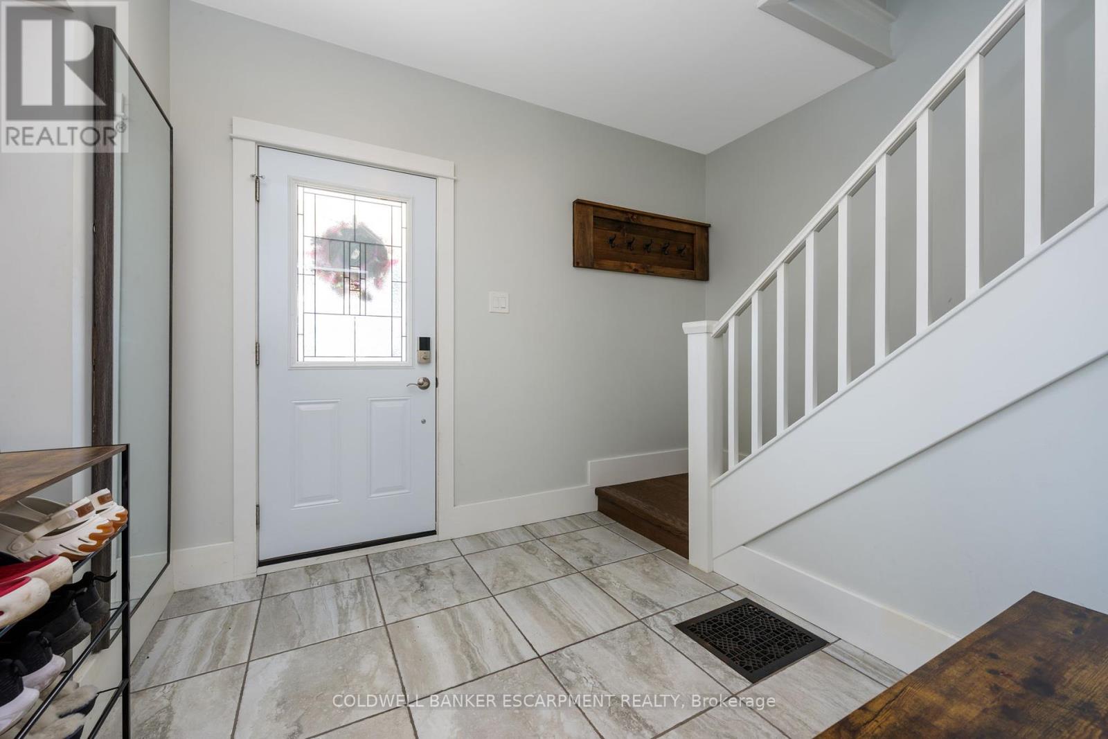 13 Wilbur Street, Halton Hills, Ontario  L7J 2C3 - Photo 4 - W12440500