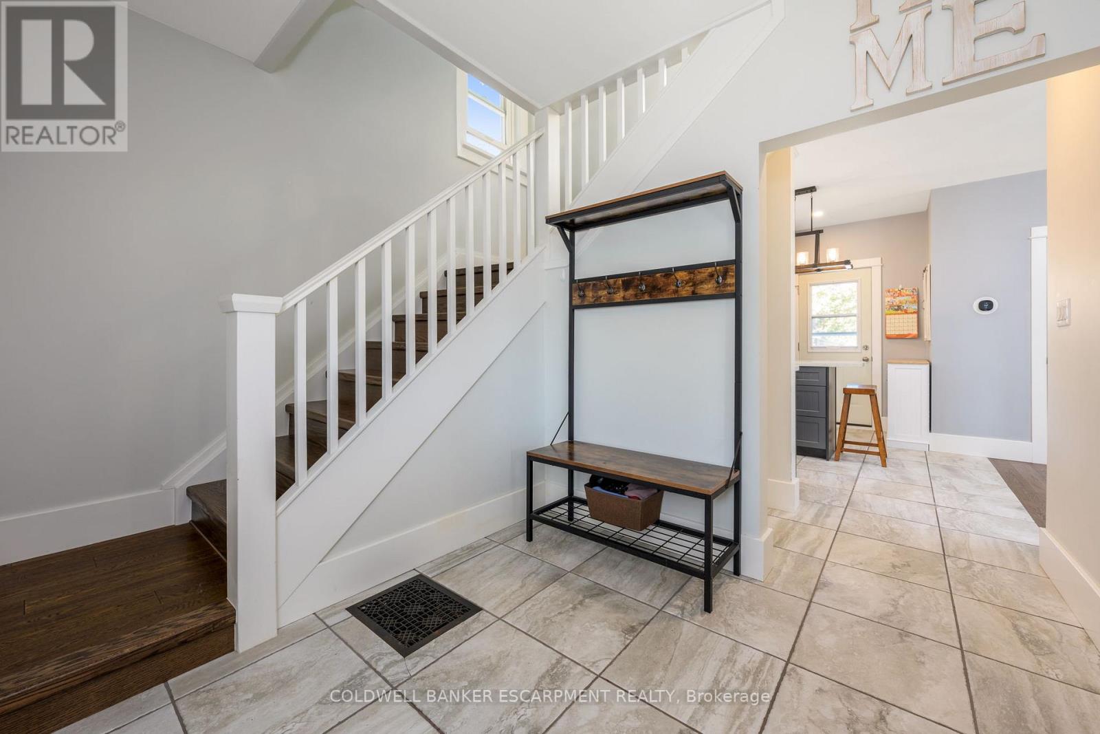 13 Wilbur Street, Halton Hills, Ontario  L7J 2C3 - Photo 5 - W12440500