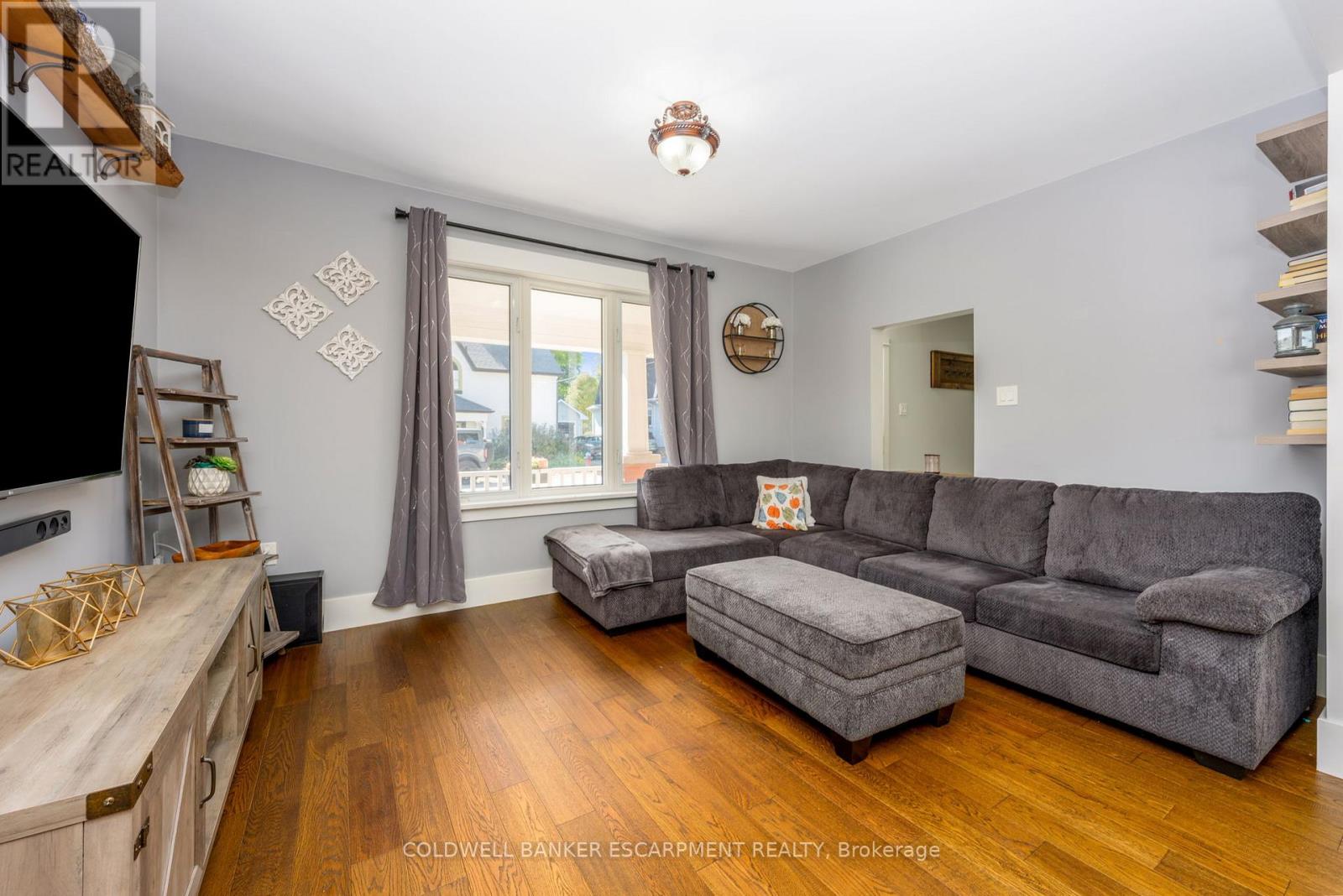 13 Wilbur Street, Halton Hills, Ontario  L7J 2C3 - Photo 7 - W12440500