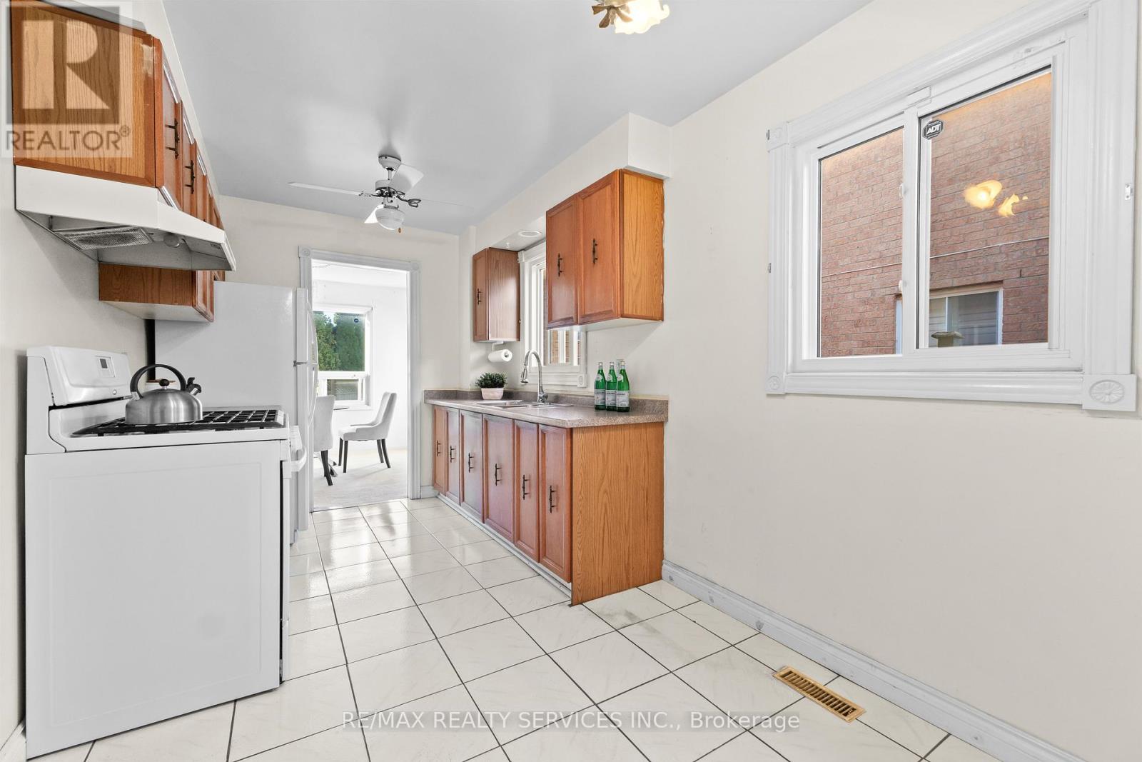 67 Wildercroft Avenue, Brampton (Brampton North), Ontario  L6V 4G6 - Photo 10 - W12440507