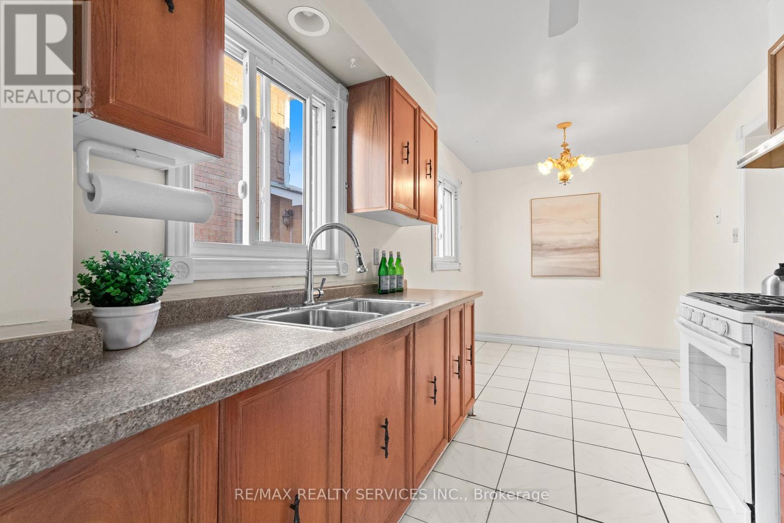 67 Wildercroft Avenue, Brampton (Brampton North), Ontario  L6V 4G6 - Photo 12 - W12440507
