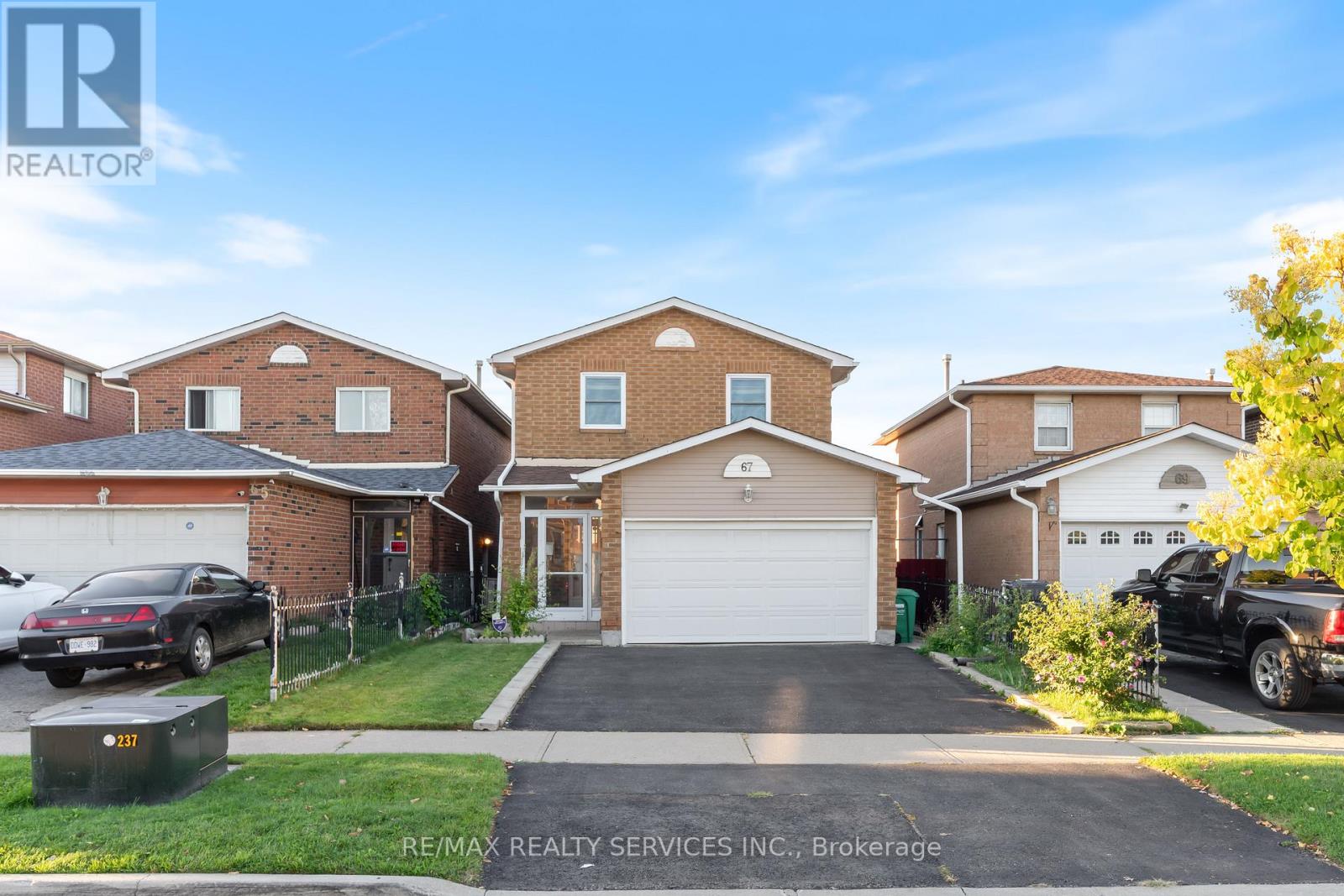 67 Wildercroft Avenue, Brampton (Brampton North), Ontario  L6V 4G6 - Photo 2 - W12440507