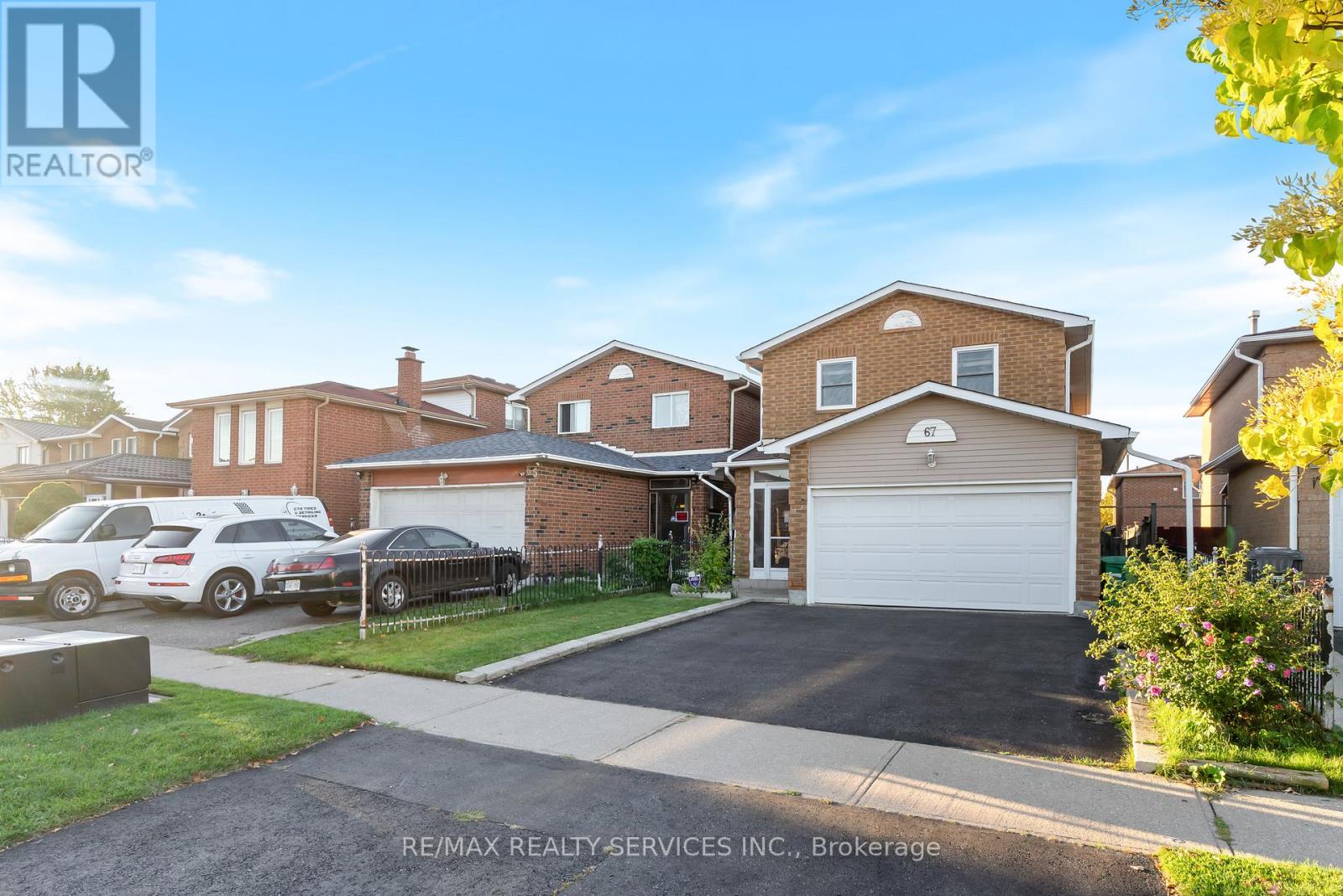 67 Wildercroft Avenue, Brampton (Brampton North), Ontario  L6V 4G6 - Photo 3 - W12440507