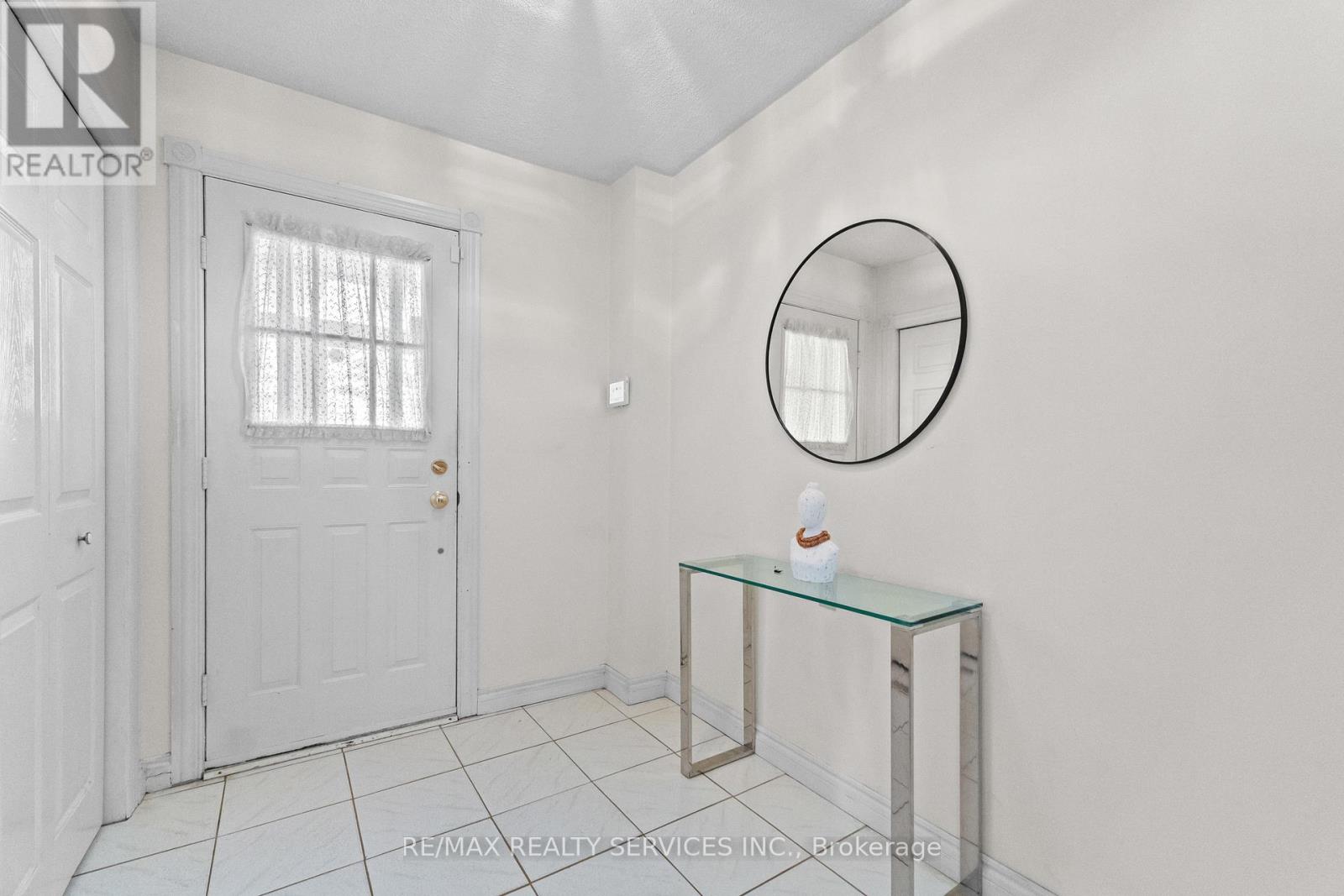 67 Wildercroft Avenue, Brampton (Brampton North), Ontario  L6V 4G6 - Photo 5 - W12440507
