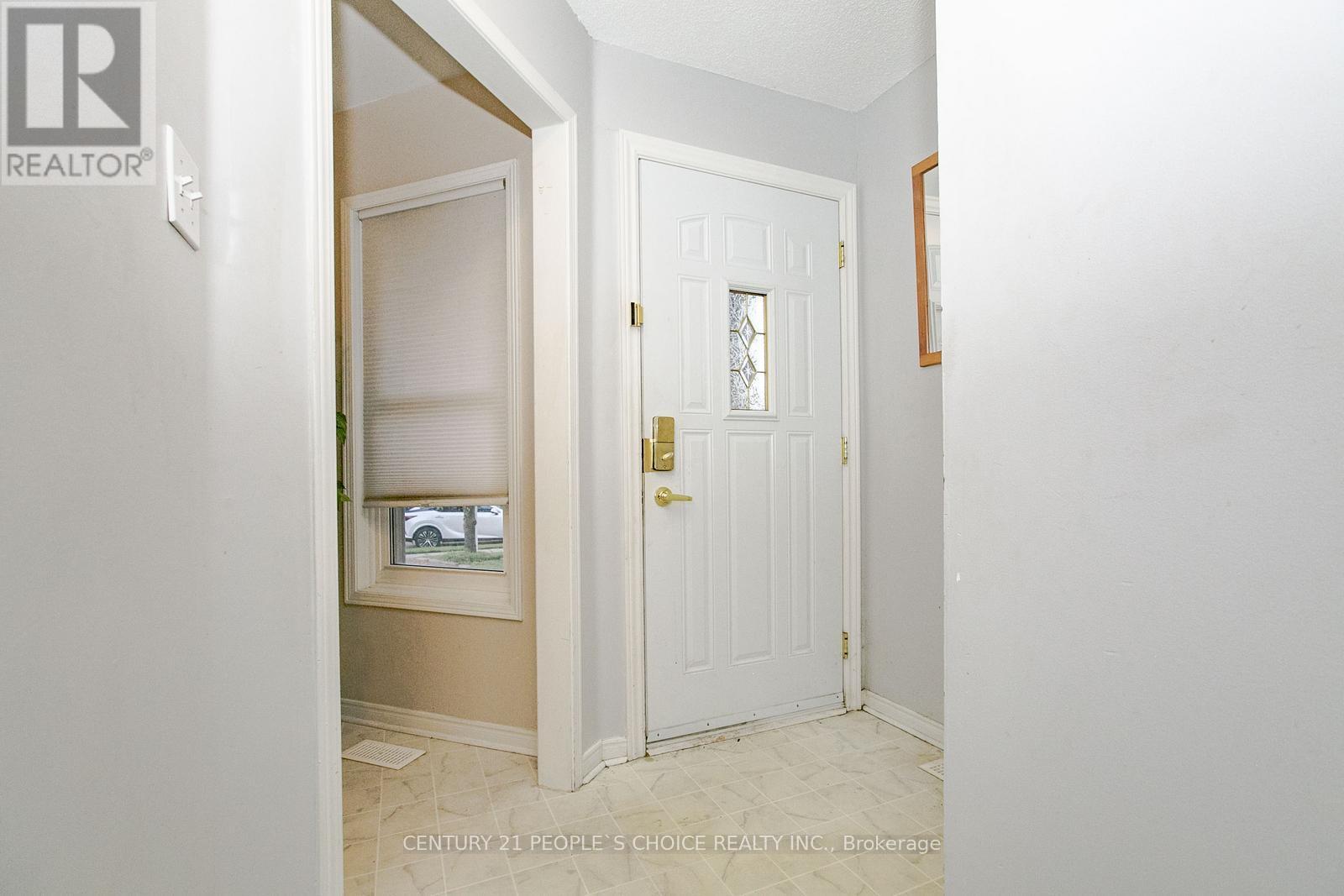 17 Caruso Drive, Brampton, Ontario  L6Y 5B1 - Photo 4 - W12440554
