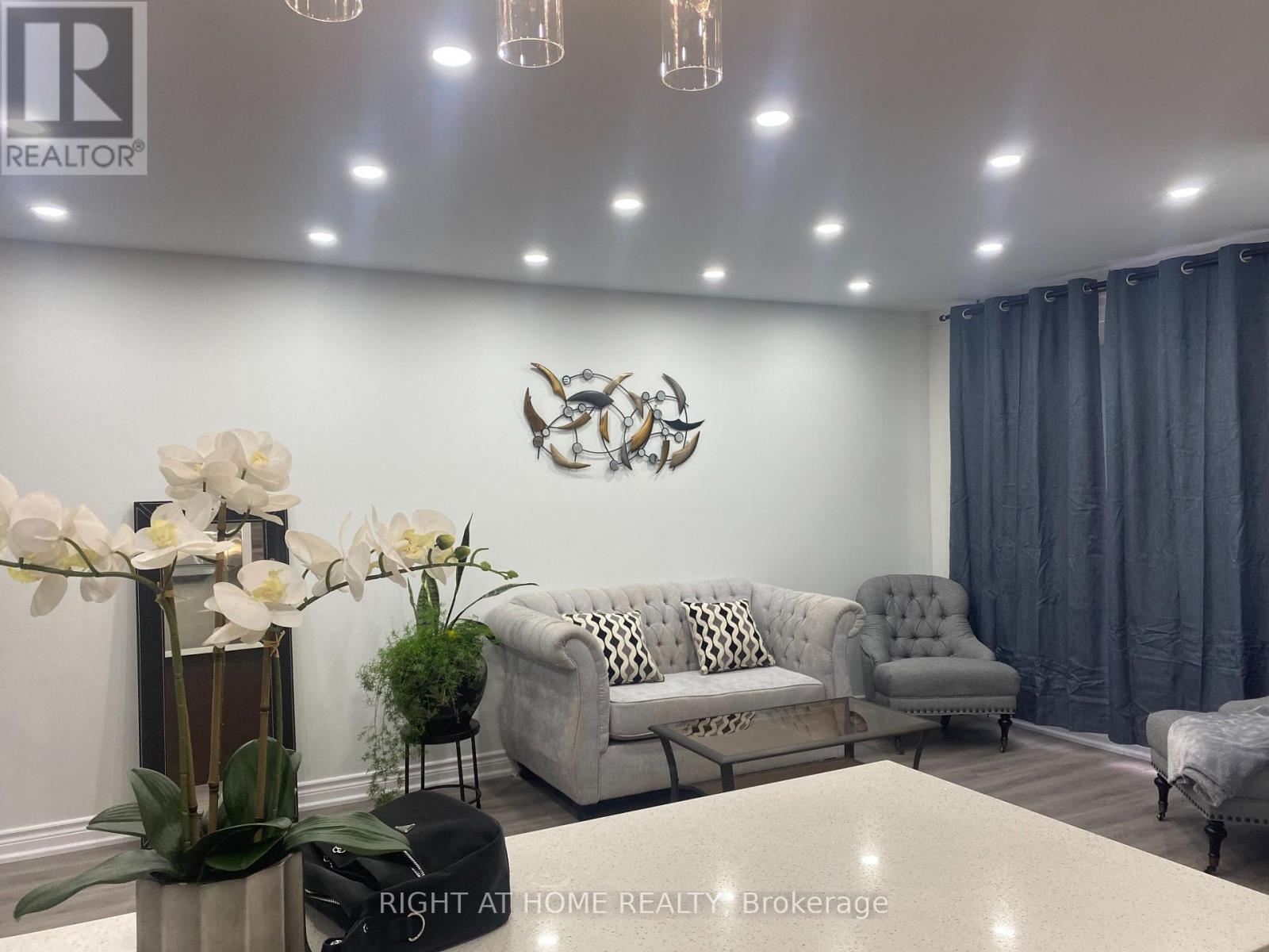 357 - 1395 Williamsport Drive, Mississauga, Ontario  L4X 2T4 - Photo 1 - W12440578