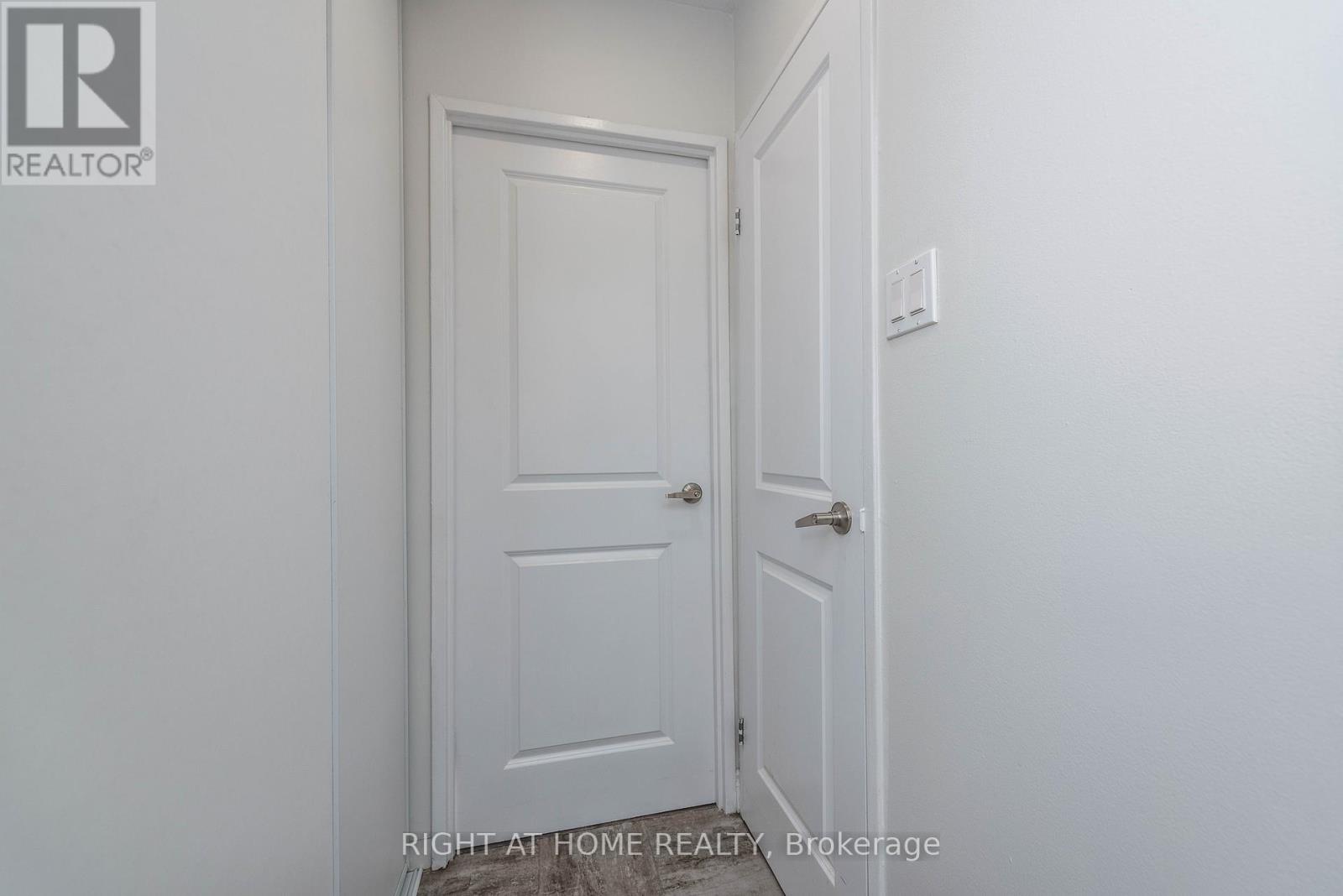 357 - 1395 Williamsport Drive, Mississauga, Ontario  L4X 2T4 - Photo 12 - W12440578