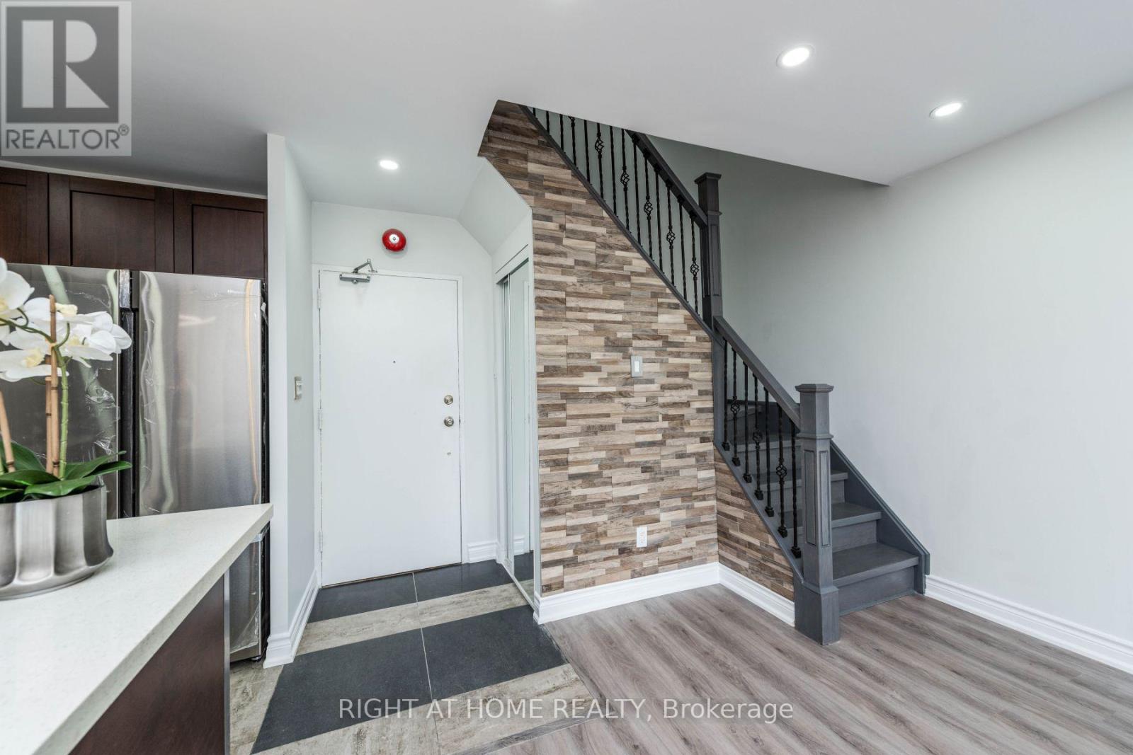 357 - 1395 Williamsport Drive, Mississauga, Ontario  L4X 2T4 - Photo 14 - W12440578