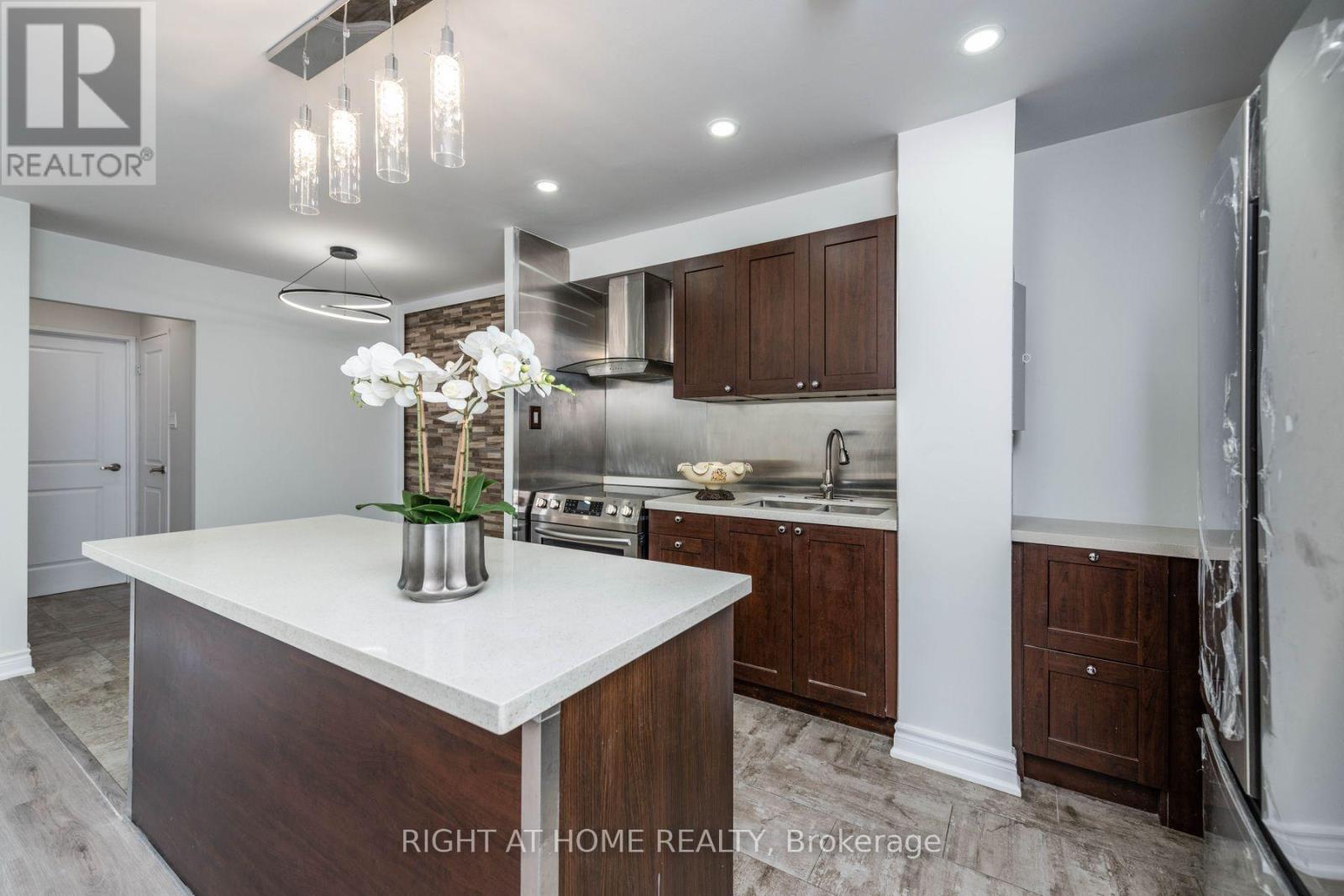 357 - 1395 Williamsport Drive, Mississauga, Ontario  L4X 2T4 - Photo 3 - W12440578