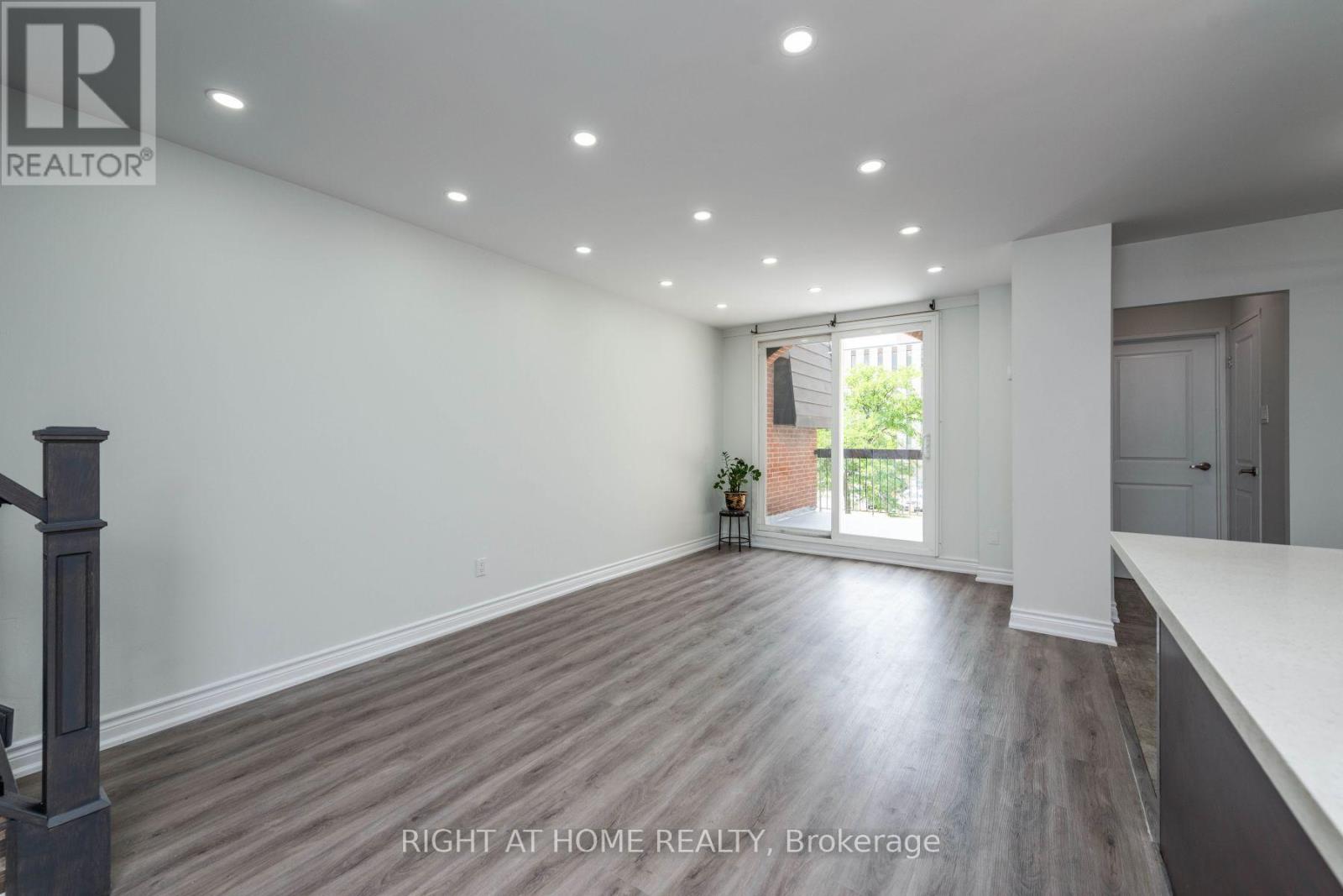 357 - 1395 Williamsport Drive, Mississauga, Ontario  L4X 2T4 - Photo 6 - W12440578
