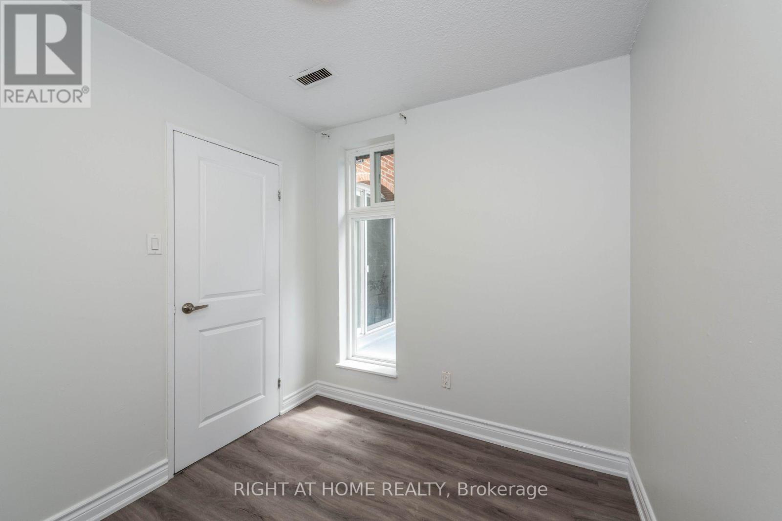 357 - 1395 Williamsport Drive, Mississauga, Ontario  L4X 2T4 - Photo 8 - W12440578
