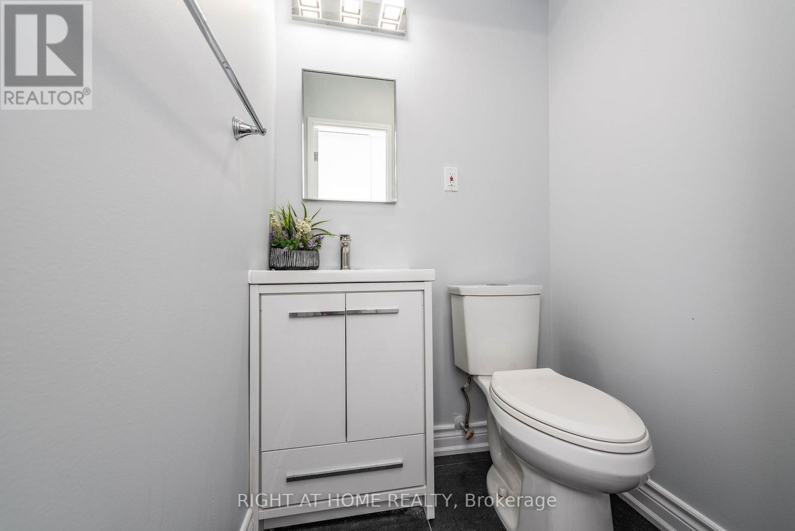 357 - 1395 Williamsport Drive, Mississauga, Ontario  L4X 2T4 - Photo 9 - W12440578
