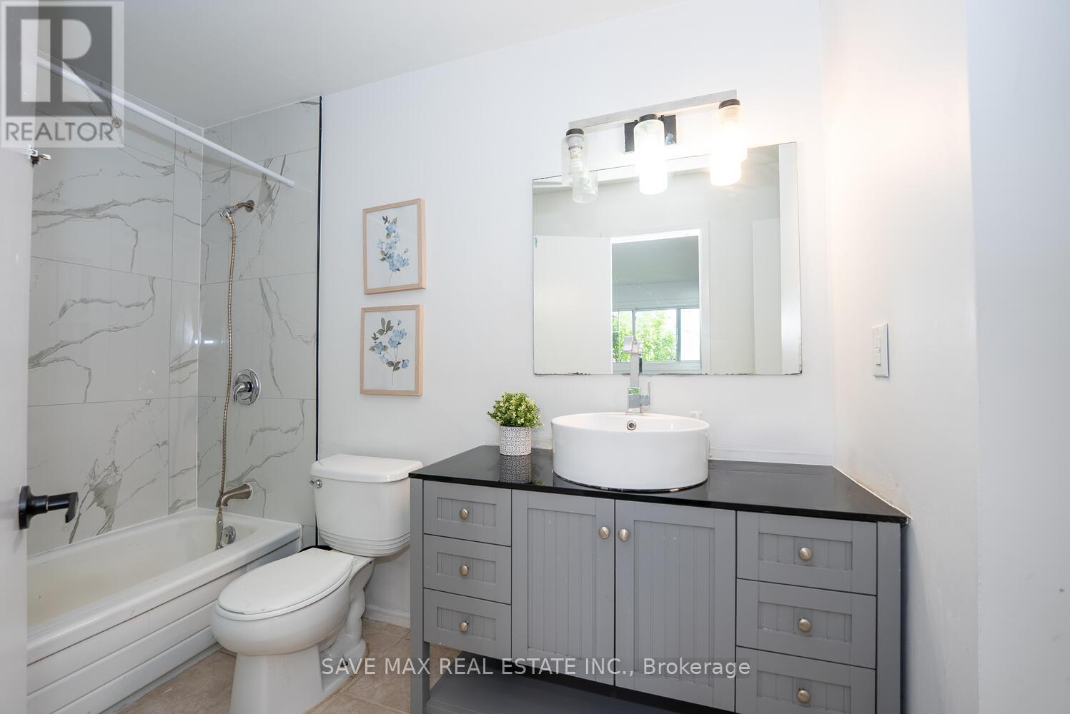 29 Renny Crescent, London South, Ontario  N6E 2C4 - Photo 18 - X12440398