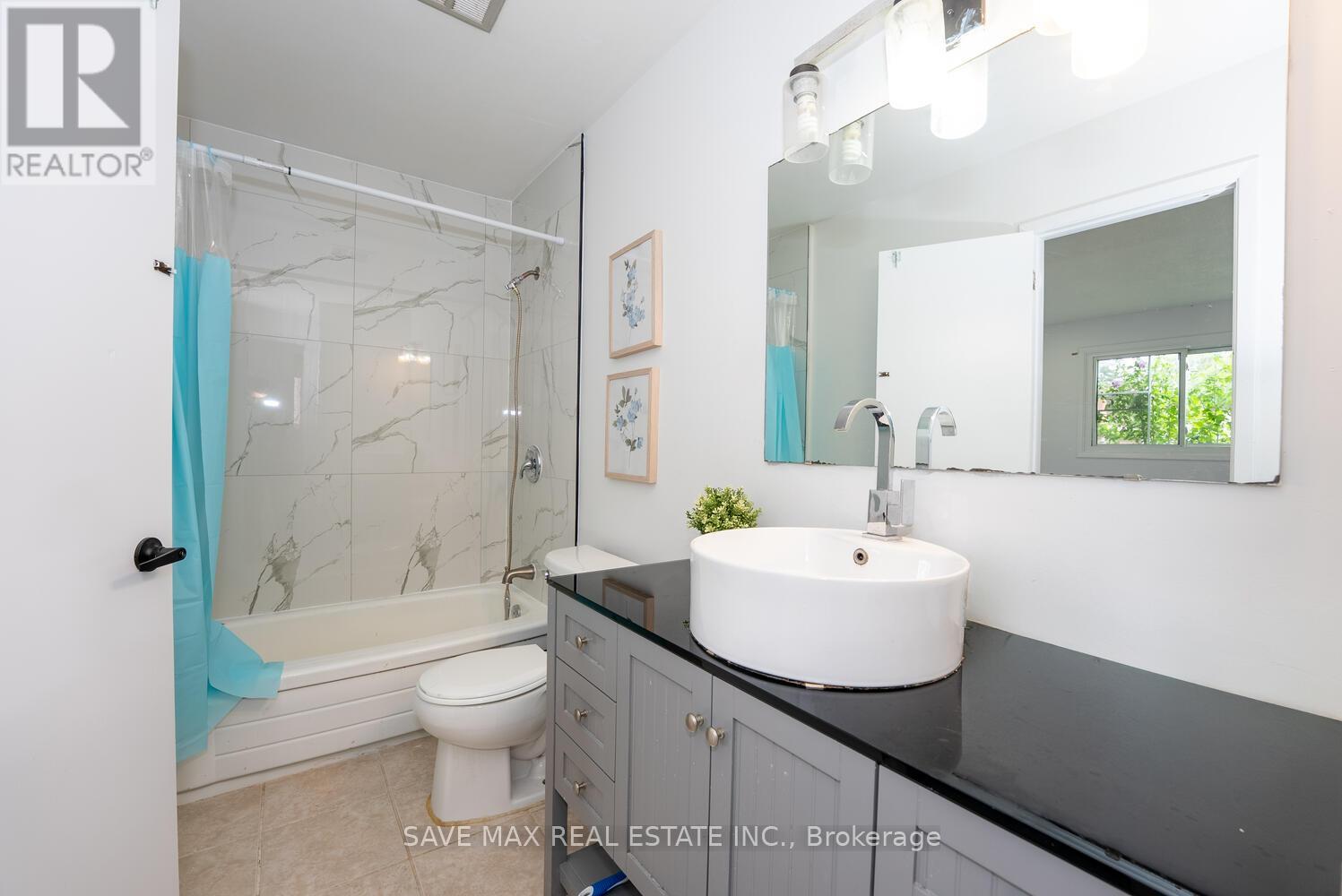 29 Renny Crescent, London South, Ontario  N6E 2C4 - Photo 19 - X12440398